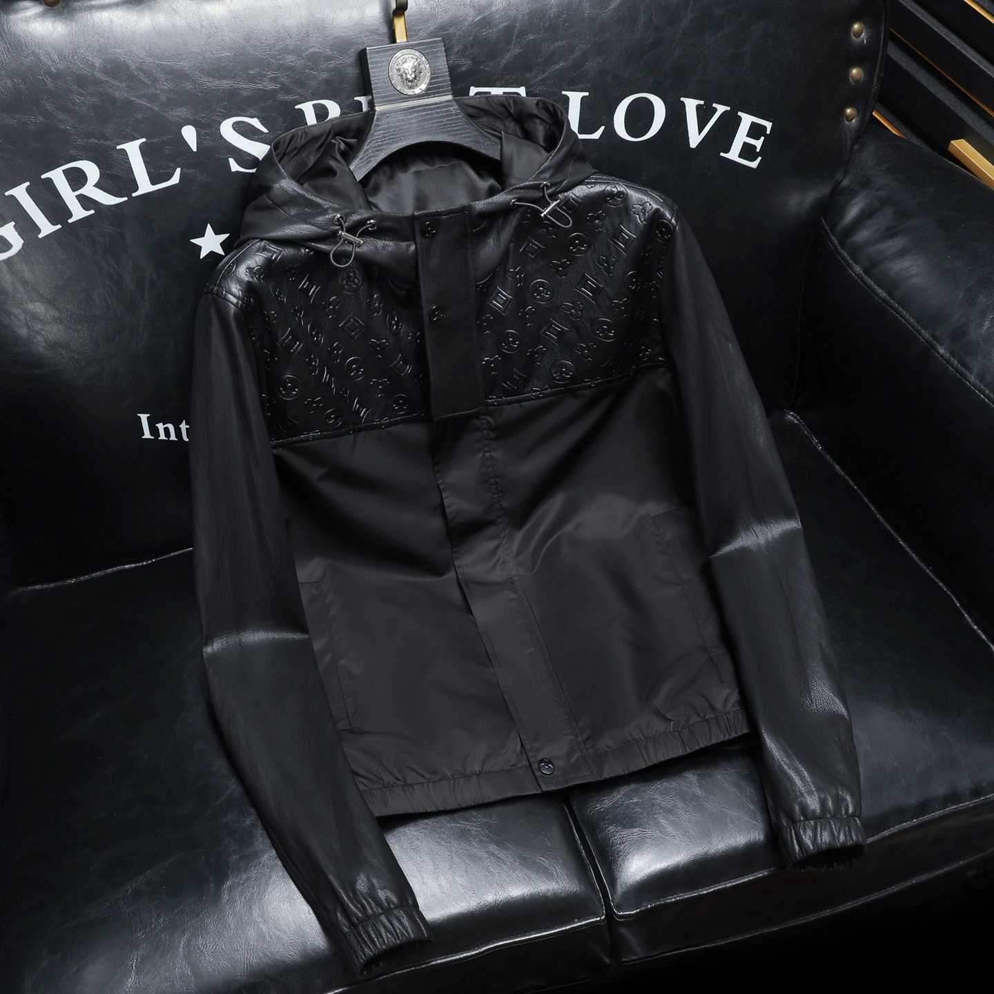 Faionable повседневное мужское кожаное мотоциклетное пальто Jaet Sli, легкое, роскошное, продвинутое ощущение, новинка 2025, осеннее длинное...
Faionable повседневное мужское кожаное мотоциклетное пальто Jaet Sli, легкое, роскошное, продвинутое ощущение, новинка 2025, осеннее длинное...