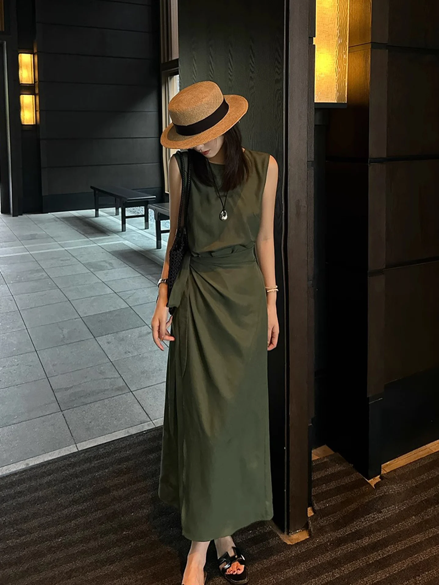 Elegant Color Sleeveless Waist-Cinched Belted Dress Casual Summer Long Skirt Fashionable Thin High Waist Korean Style
Elegant Color Sleeveless Waist-Cinched Belted Dress Casual Summer Long Skirt Fashionable Thin High Waist Korean Style