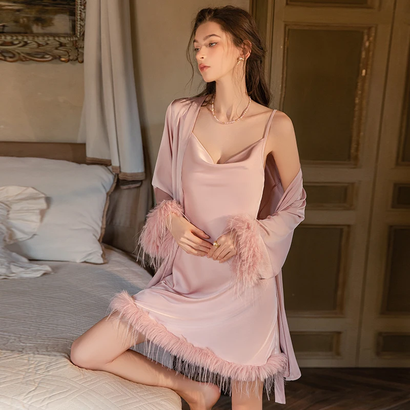 Sexy Satin Draped Backless Feather Spliced Robe, Hot Pure Desire Style Two-piece Home Pajama Set
Sexy Satin Draped Backless Feather Spliced Robe, Hot Pure Desire Style Two-piece Home Pajama Set