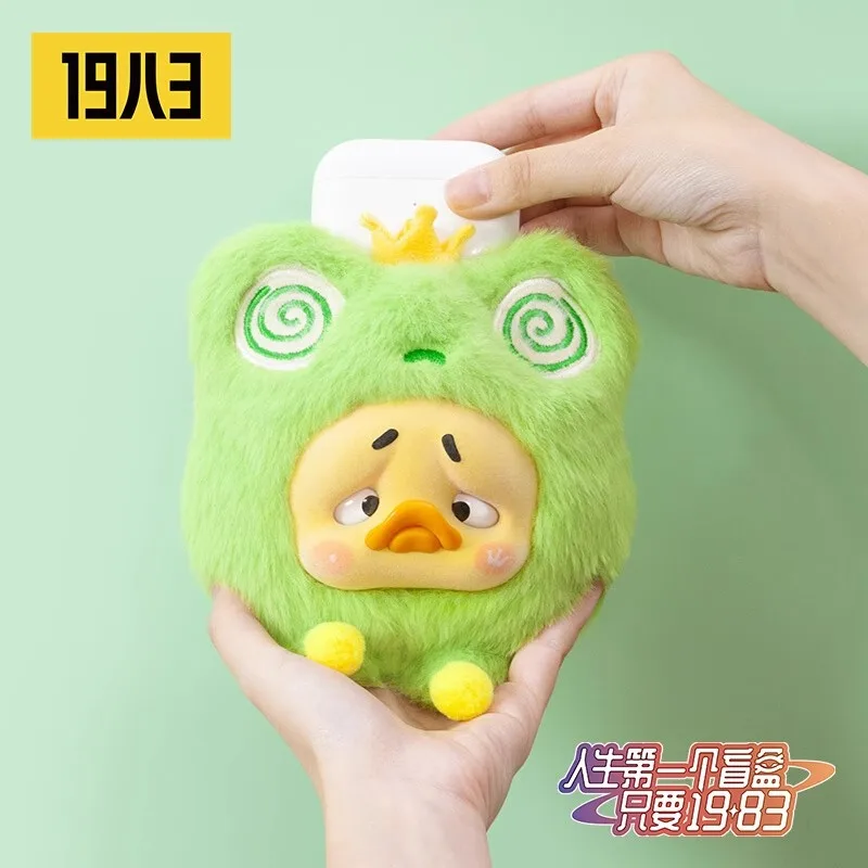1983 Upsetduck annoying duck rebellious fairy tale duck blind box bag hanging plush girl gift cute plush headphone bag pendant
1983 Upsetduck annoying duck rebellious fairy tale duck blind box bag hanging plush girl gift cute plush headphone bag pendant