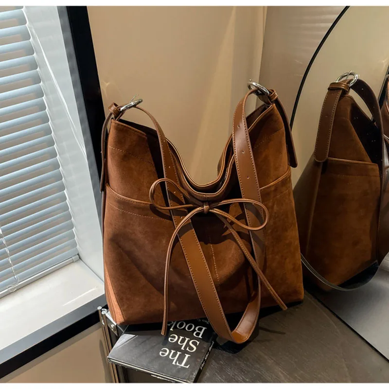 Winter Fall Autumn Femme Handbags Fashionable Women PU Leather Shoulder Bag Vintage Bucket Bags Design Casual Sac De Femme
Winter Fall Autumn Femme Handbags Fashionable Women PU Leather Shoulder Bag Vintage Bucket Bags Design Casual Sac De Femme