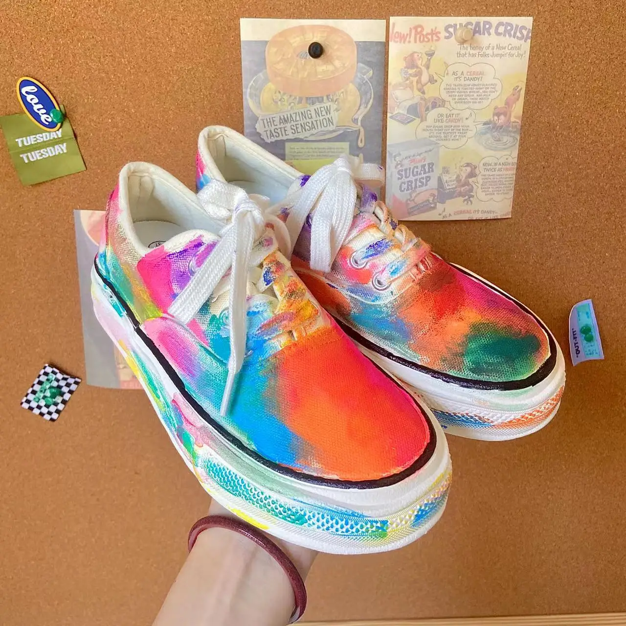 Graffiti white shoes colorful celebrity style spring/summer dissolution shoes thick sole soft sole hand-painted canvas shoes
Graffiti white shoes colorful celebrity style spring/summer dissolution shoes thick sole soft sole hand-painted canvas shoes