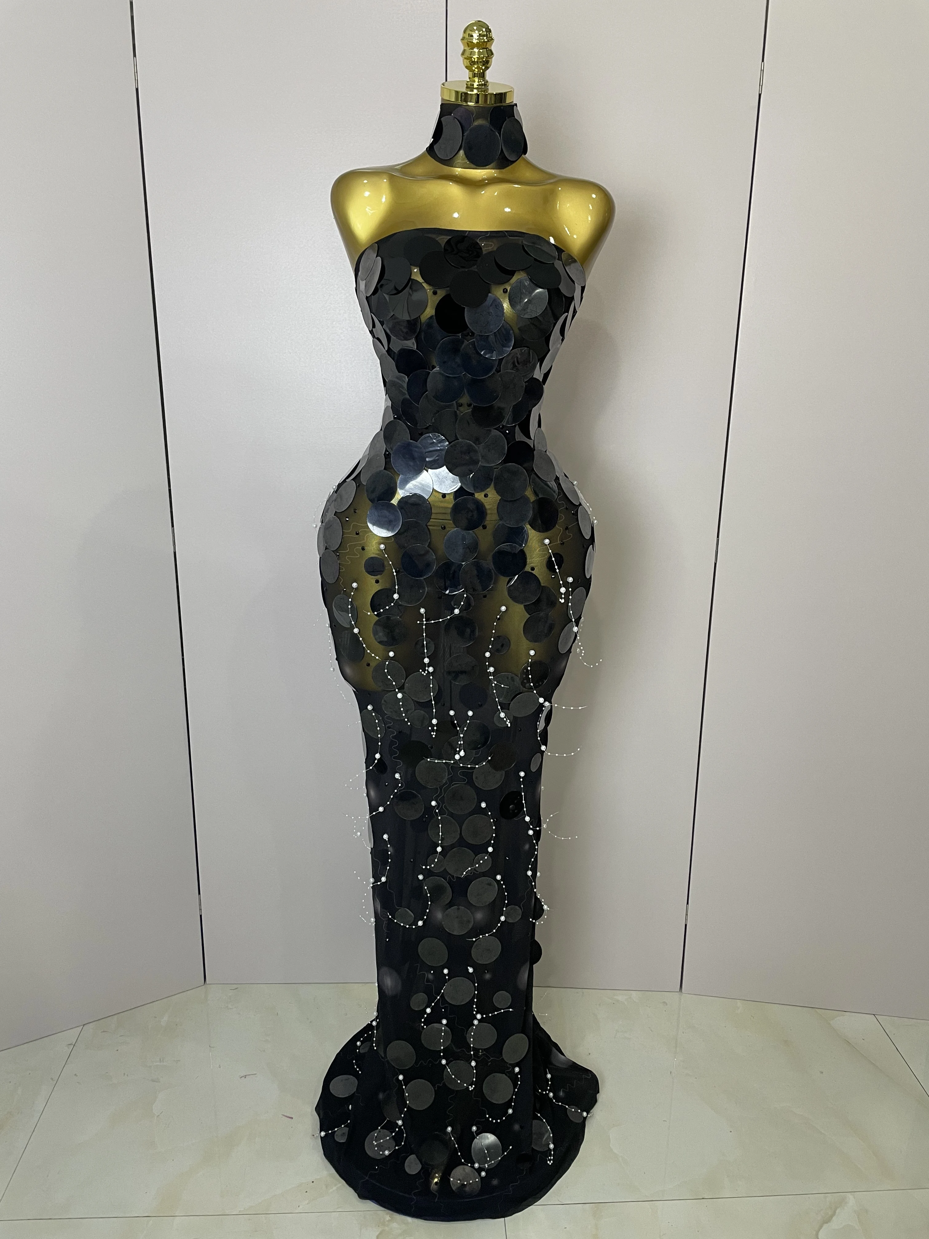 Sexy Sparkly Round Sequin Pearl 2025 Women Backless Floor Length Dress Celebrate Birthday Evening Party Queen Drag Costume
Sexy Sparkly Round Sequin Pearl 2025 Women Backless Floor Length Dress Celebrate Birthday Evening Party Queen Drag Costume