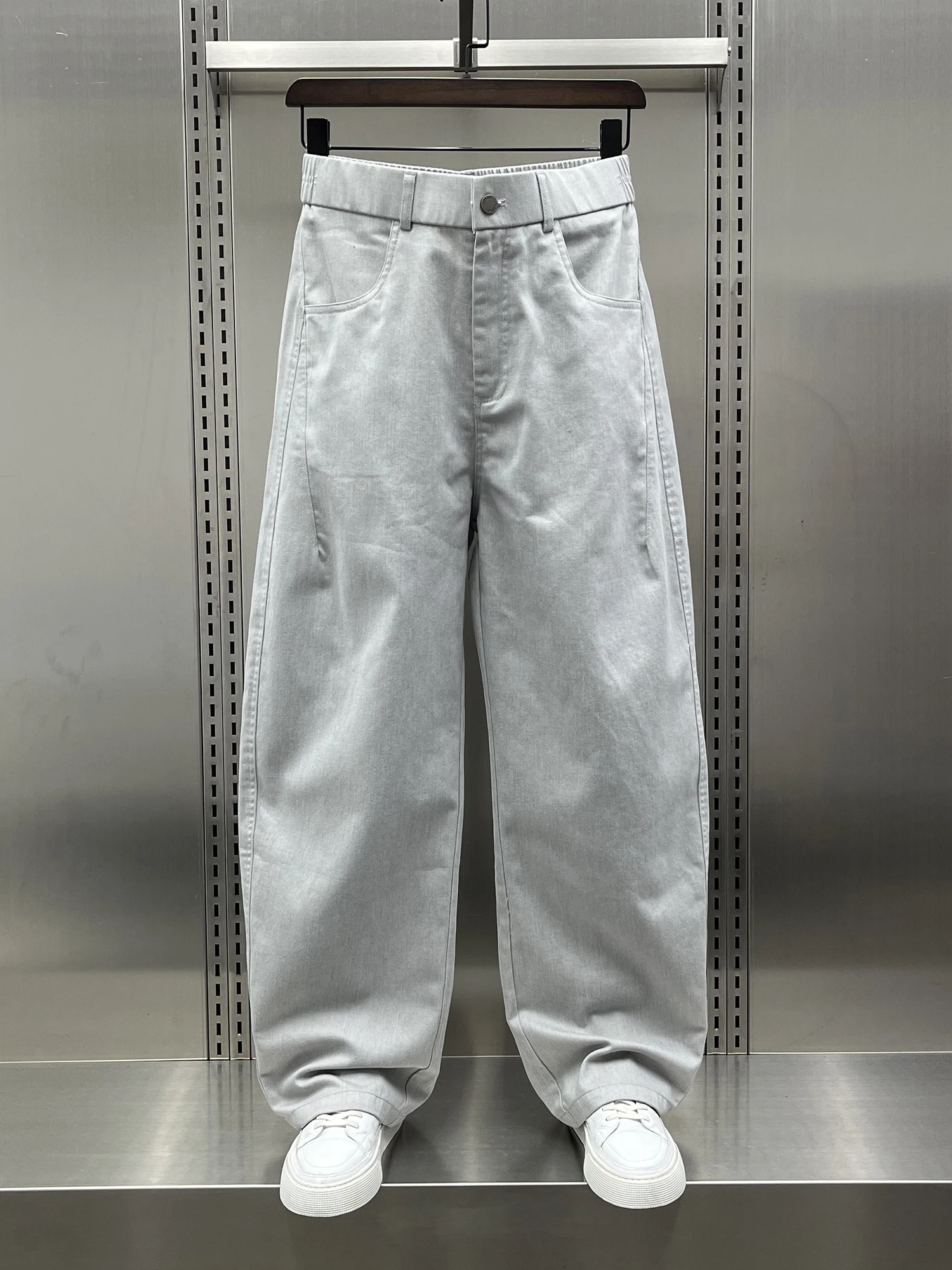 Модные свободные повседневные брюки прямого кроя, мужская универсальная рабочая одежда, осенняя новинка, стильный и удобный крой
Модные свободные повседневные брюки прямого кроя, мужская универсальная рабочая одежда, осенняя новинка, стильный и удобный крой