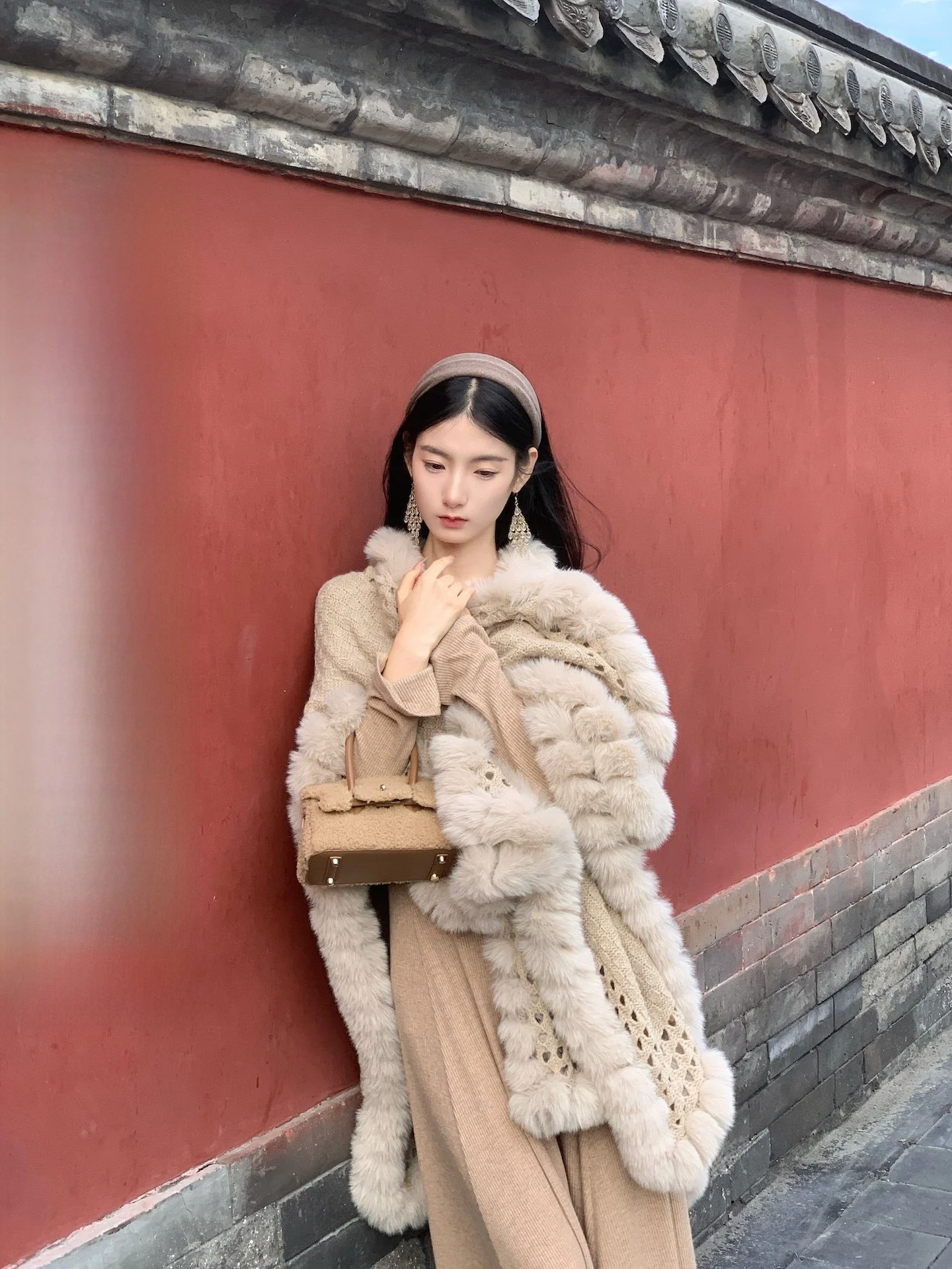 Warm Fce Poem Aosphere Hollow Design Thiened Knitted awl Coat Autumn Winter Women's Loose Fit Pure Color Long Sve
Warm Fce Poem Aosphere Hollow Design Thiened Knitted awl Coat Autumn Winter Women's Loose Fit Pure Color Long Sve