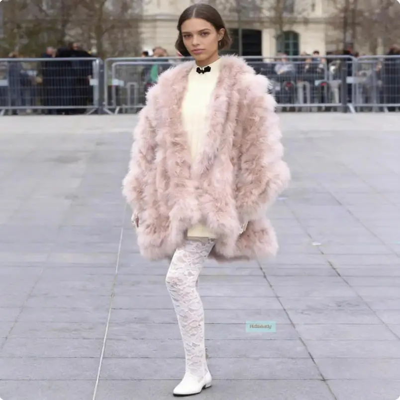 Ladies Elegant Outerwear Real Ostrich Feather Fur Turkey Feather Coat for Stylish Warmth Jacket Gray Clothing
Ladies Elegant Outerwear Real Ostrich Feather Fur Turkey Feather Coat for Stylish Warmth Jacket Gray Clothing