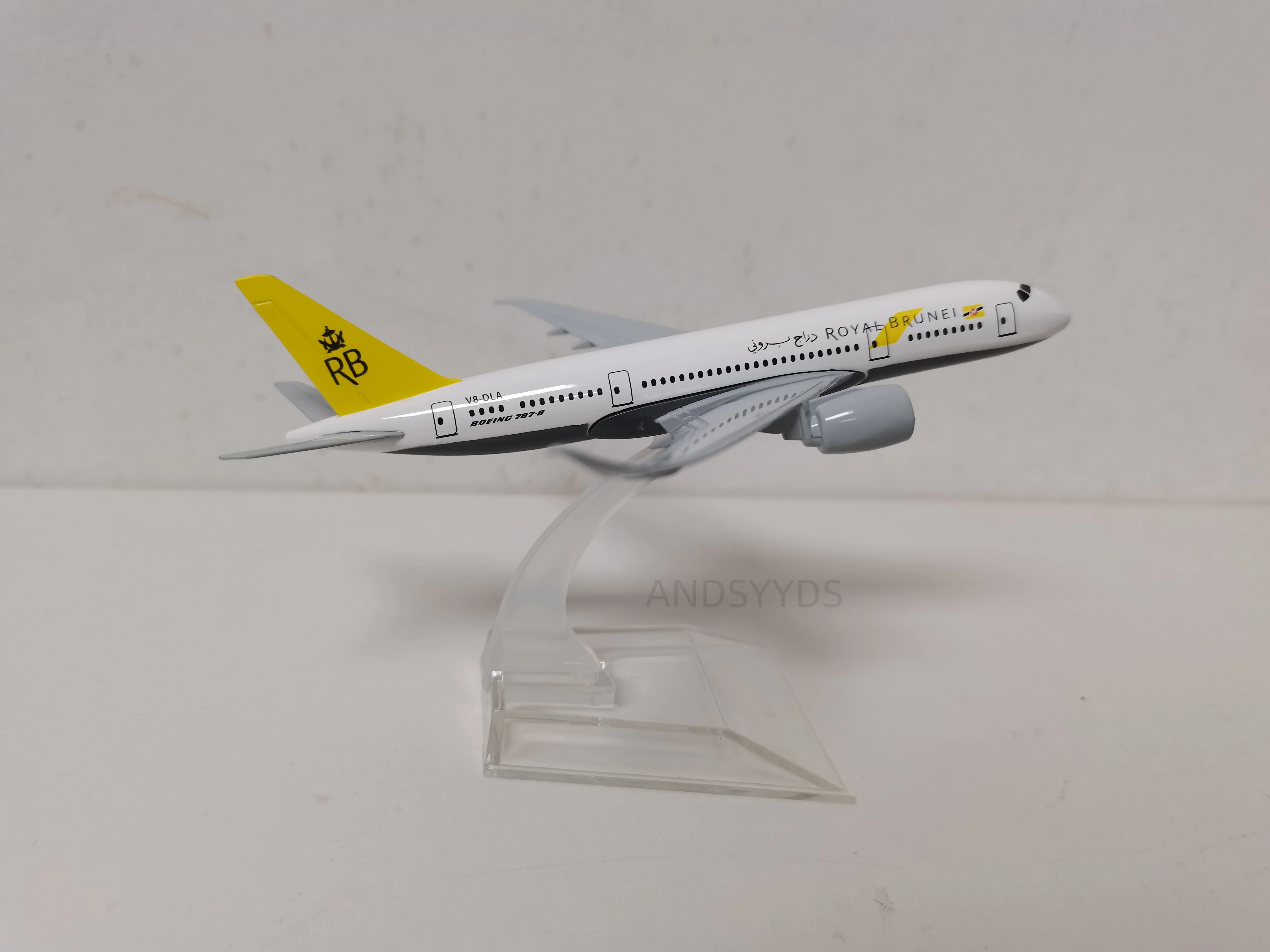 Модель самолета Royal Brunei B787, 16 см, для взрослых и детей, коллекционная, из литого металла, подарок для авиатерапевтов
Модель самолета Royal Brunei B787, 16 см, для взрослых и детей, коллекционная, из литого металла, подарок для авиатерапевтов