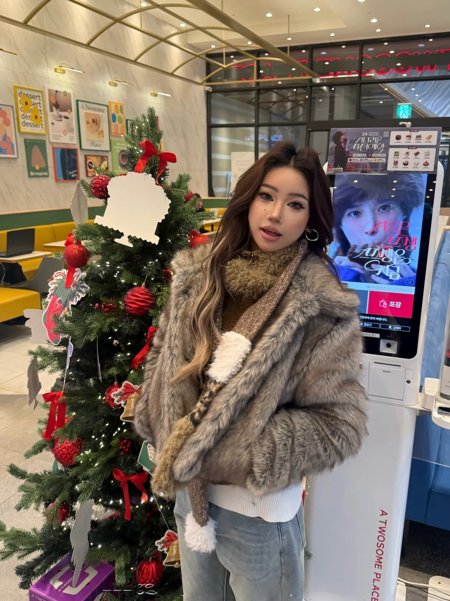 Lazy Chenille ort adient Dyeing Collar Faux Fur Jaet Women's Loose Winter Sle Polyester Cotton Blend Thiened Coat
Lazy Chenille ort adient Dyeing Collar Faux Fur Jaet Women's Loose Winter Sle Polyester Cotton Blend Thiened Coat