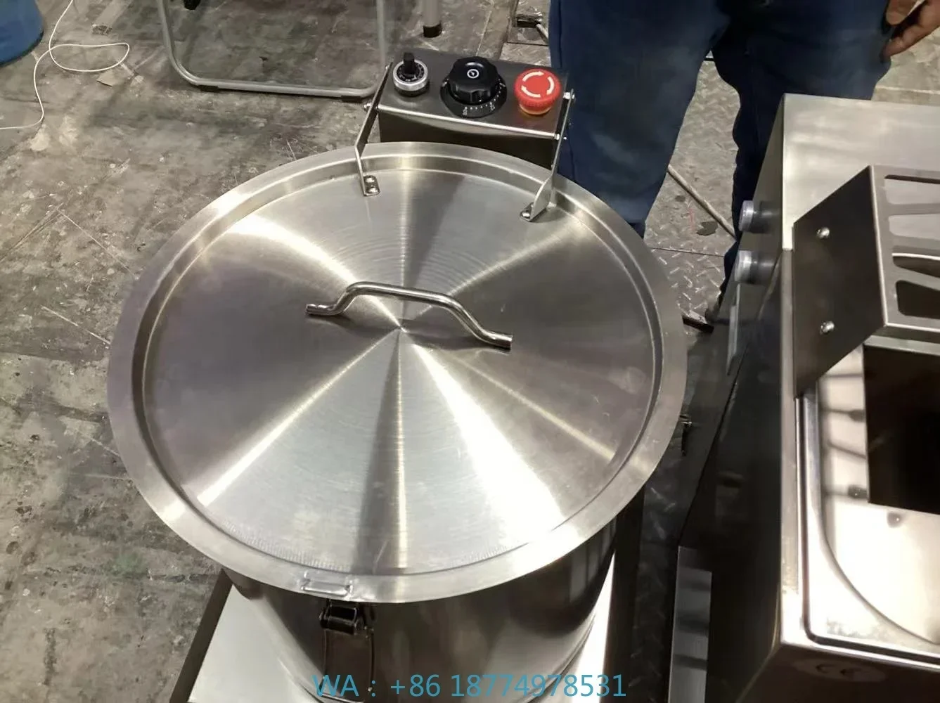 Высокоэффективная промышленная центробежная машина для обезжиривания жареных продуктов и обезвоживания овощей из нержавеющей стали
Высокоэффективная промышленная центробежная машина для обезжиривания жареных продуктов и обезвоживания овощей из нержавеющей стали