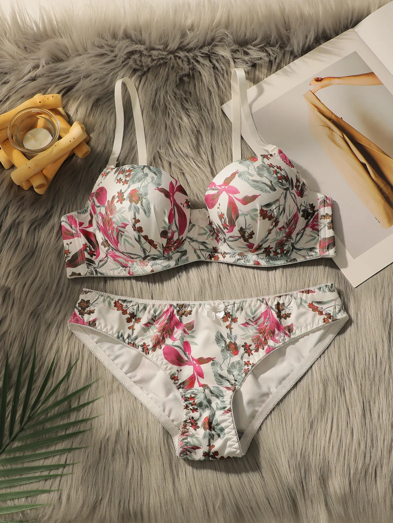 Hot Selling Women's Cute Rinted Pattern Underwear Set Gathering Push Ups Thin And Comfortable Close Fitting Bra Set A2134
Hot Selling Women's Cute Rinted Pattern Underwear Set Gathering Push Ups Thin And Comfortable Close Fitting Bra Set A2134