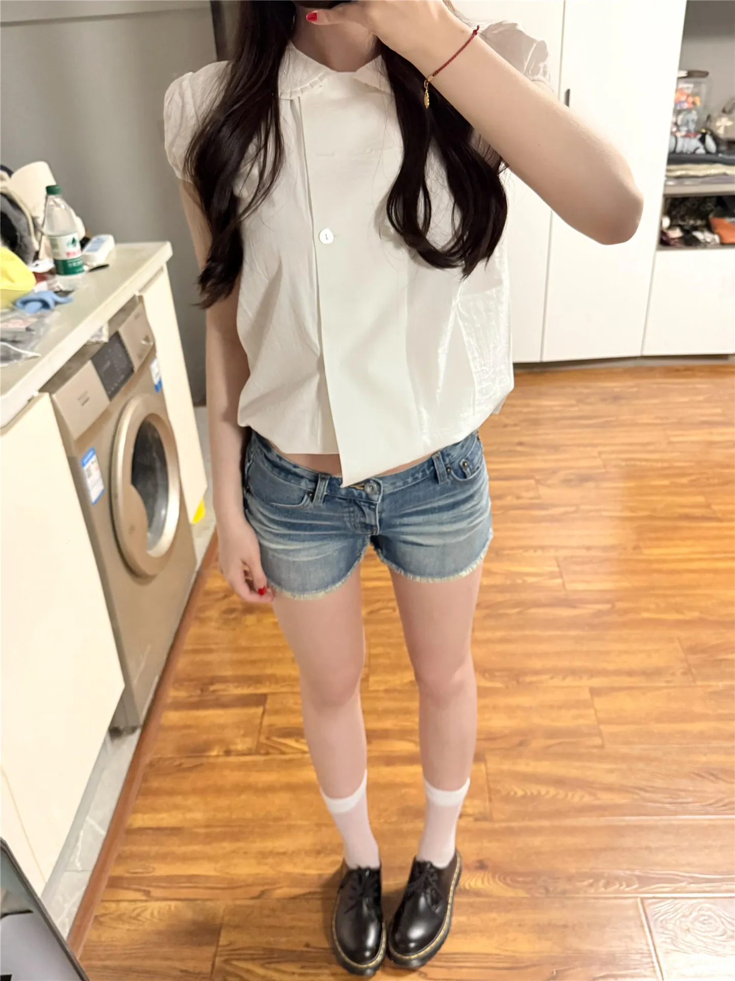 Low Waist Light Blue Denim Shorts Women's Summer Slimming Washed Casual Side Split Design Jeans Retro Style Cotton Casual Shorts
Low Waist Light Blue Denim Shorts Women's Summer Slimming Washed Casual Side Split Design Jeans Retro Style Cotton Casual Shorts