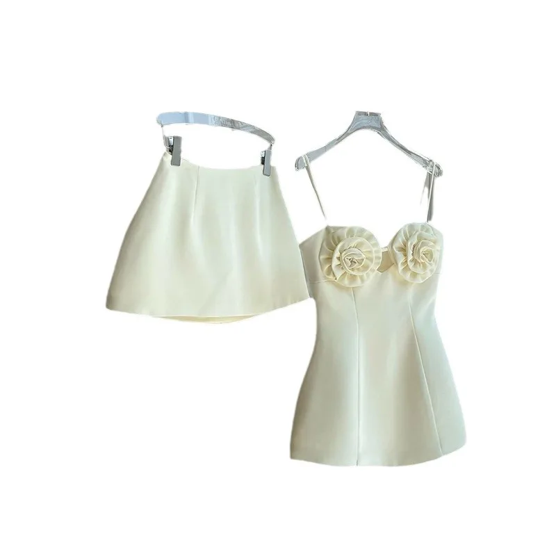 Summer 2025 Three-Dimensional Flower Suspender Top And Half Skirt Set Women's 2-Piece Outfit Elegant Vintage Style
Summer 2025 Three-Dimensional Flower Suspender Top And Half Skirt Set Women's 2-Piece Outfit Elegant Vintage Style