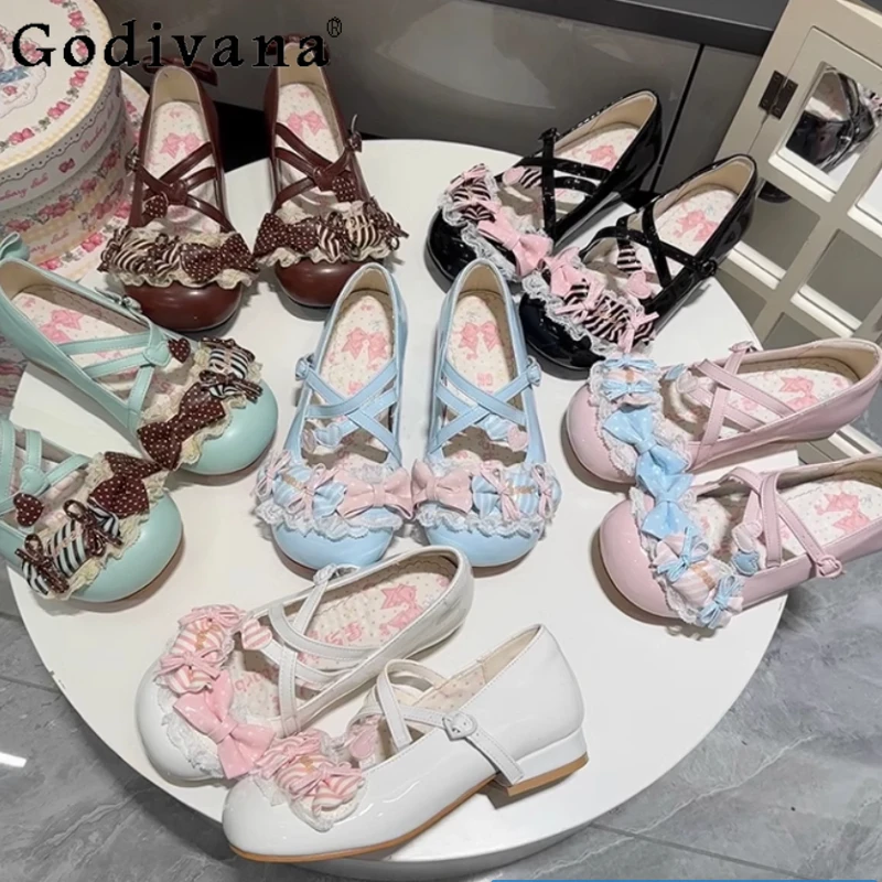Cute Lady Original Lolita Low Heel Shoes 2025 New Candy Bow Lace Jk Uniform Sweet Round Head Marie Jean Small Leather Shoe
Cute Lady Original Lolita Low Heel Shoes 2025 New Candy Bow Lace Jk Uniform Sweet Round Head Marie Jean Small Leather Shoe