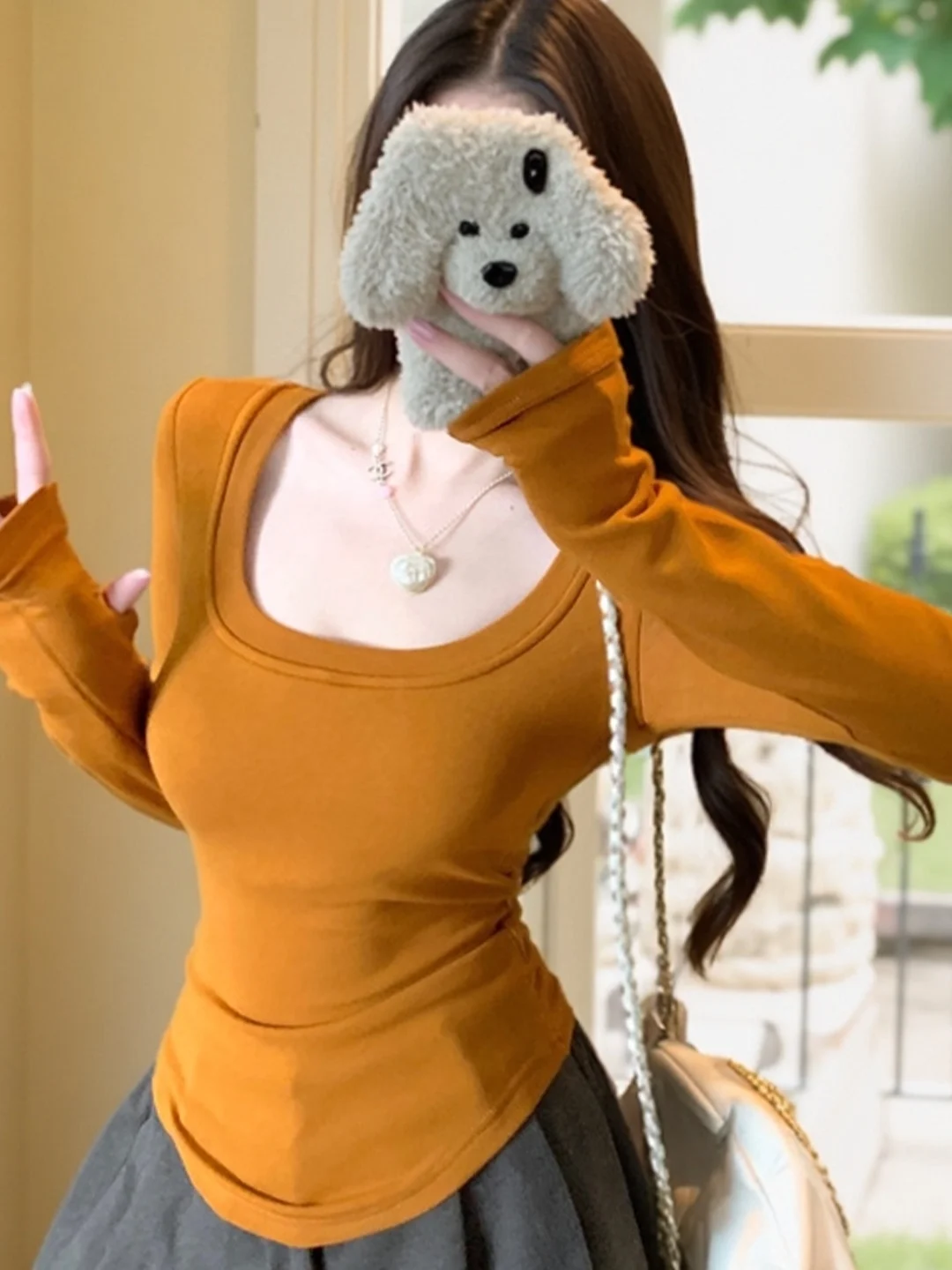Women's Long Sleeve Fleece Lined T-Shirt U Neck Waist Cinched Slim Fit Winter Fashionable Top with Chest Pad Brushed Finish
Women's Long Sleeve Fleece Lined T-Shirt U Neck Waist Cinched Slim Fit Winter Fashionable Top with Chest Pad Brushed Finish