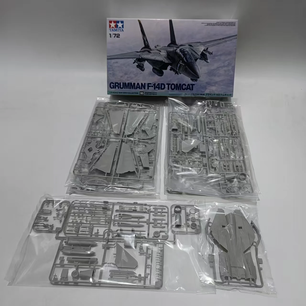 НОВАЯ МОДЕЛЬ Tamiya TA60795 1/72 Grumman F-14D Tomcat - Сборный набор с высокой детализацией и подвижными крыльями
НОВАЯ МОДЕЛЬ Tamiya TA60795 1/72 Grumman F-14D Tomcat - Сборный набор с высокой детализацией и подвижными крыльями