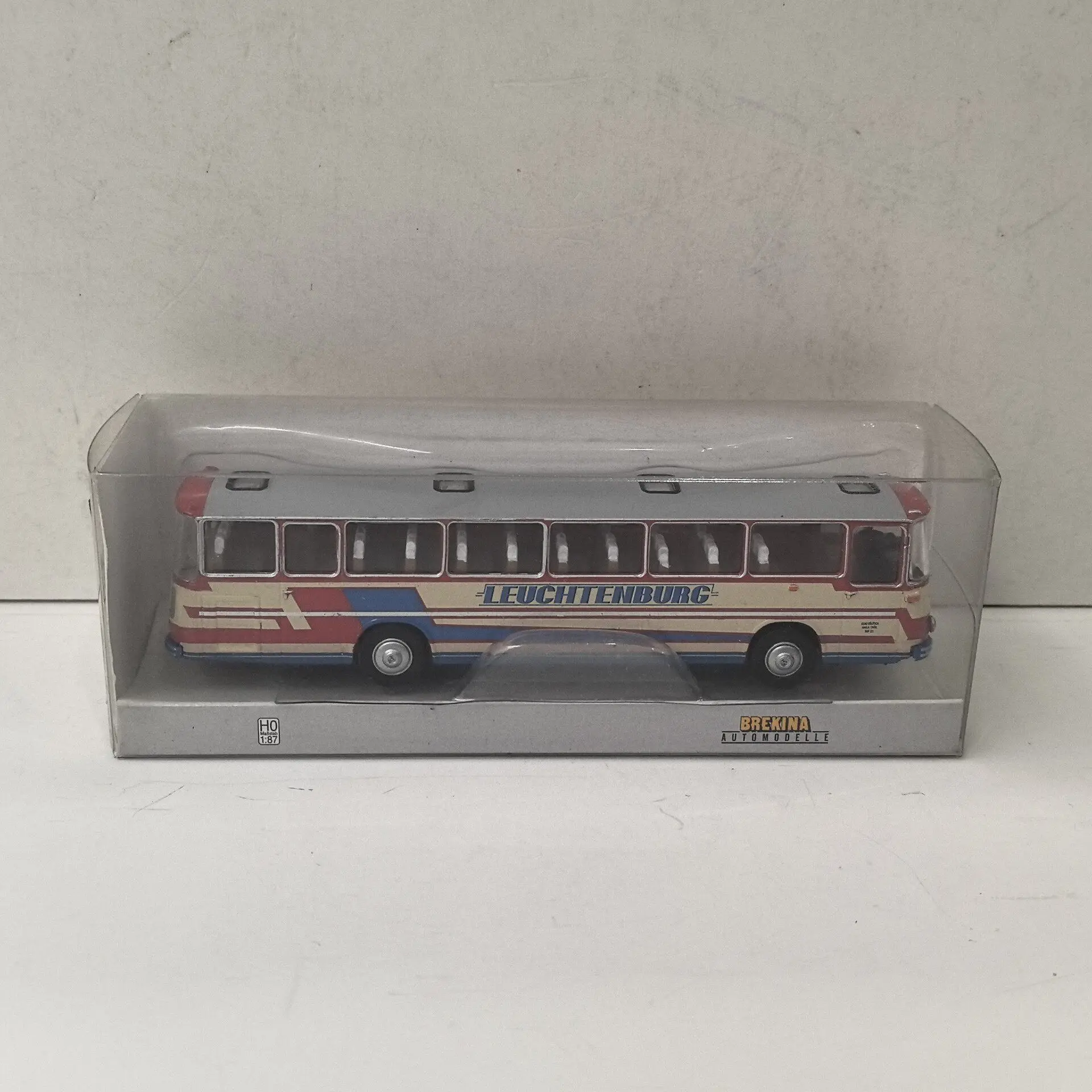 BREKINA HO 1/87 Scale Fleischer S5 Bus 28 Plastics Car Model
BREKINA HO 1/87 Scale Fleischer S5 Bus 28 Plastics Car Model