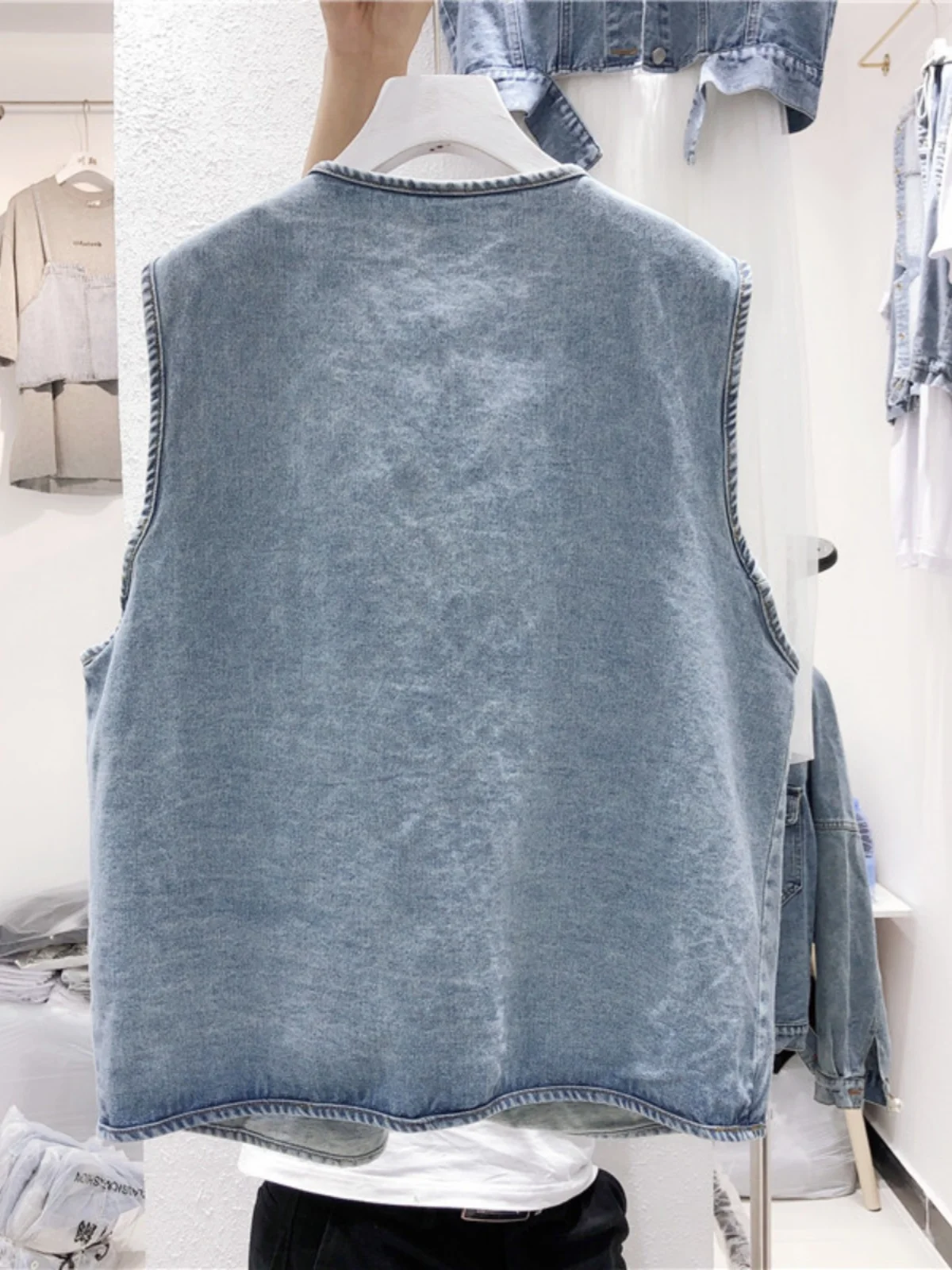 Loose Women's Denim Vest Spring Autumn Faion plus Size Outerwear Versatile Slimming Trendy V-Ne Single Button Closure
Loose Women's Denim Vest Spring Autumn Faion plus Size Outerwear Versatile Slimming Trendy V-Ne Single Button Closure