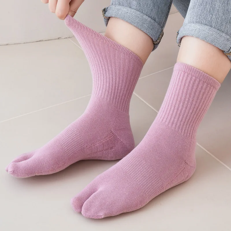 5 Pairs Winter Two Toe Tabi Socks Cotton Thick Terry Bottom Warm 2 Fingers Sock Women Mid-tube Solid Color Split Toe Floor Socks
5 Pairs Winter Two Toe Tabi Socks Cotton Thick Terry Bottom Warm 2 Fingers Sock Women Mid-tube Solid Color Split Toe Floor Socks
