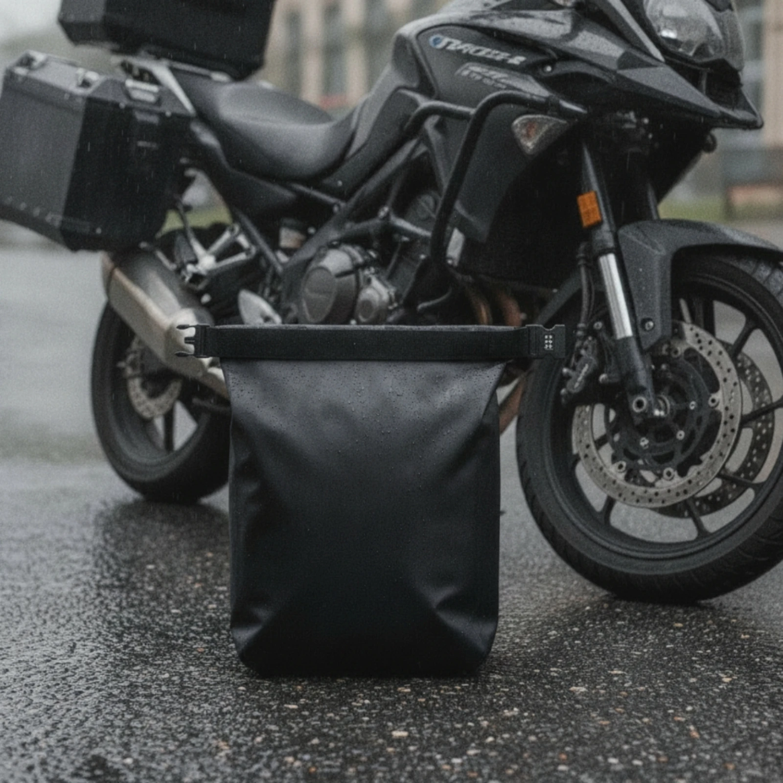 Helmet Bag with Combination Lock Lockable Helmet Bag with Lock Portable Compact for Motorcyclists, Outdoor Parking
Helmet Bag with Combination Lock Lockable Helmet Bag with Lock Portable Compact for Motorcyclists, Outdoor Parking