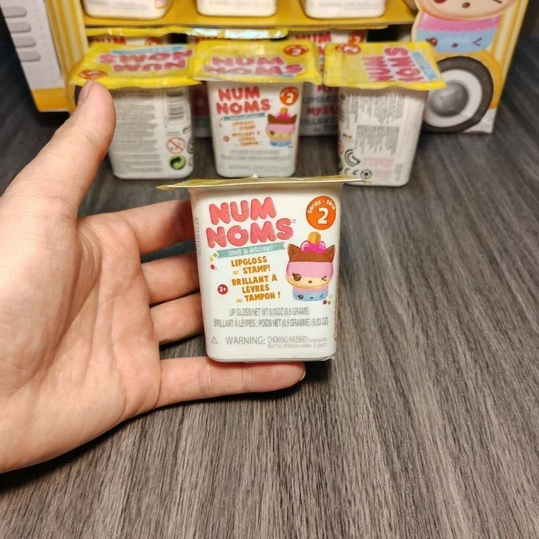 Numnomss Lipgloss Stamp Smell So Delicious Blind Box Doll Gifts Toy Model Anime Figures Collect Ornaments
Numnomss Lipgloss Stamp Smell So Delicious Blind Box Doll Gifts Toy Model Anime Figures Collect Ornaments