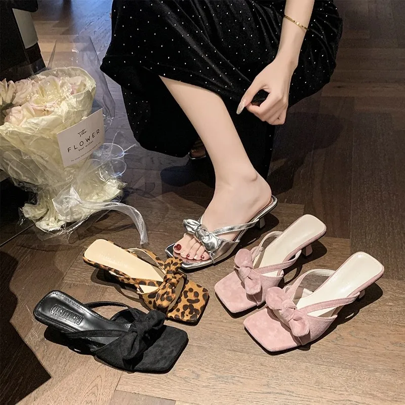 2025Summer Women Thick Heel Slippers Fashion Open Toe Butterfly-knot Shoes Ladies Casual Dress Street Style Slides
2025Summer Women Thick Heel Slippers Fashion Open Toe Butterfly-knot Shoes Ladies Casual Dress Street Style Slides