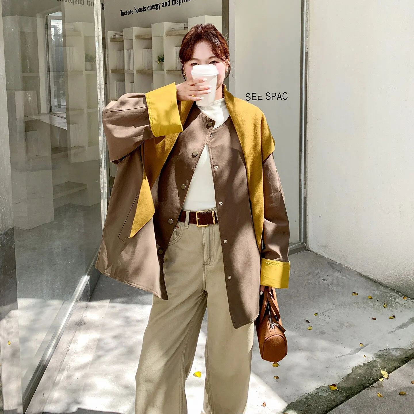 Женский плащ-шаль в стиле «ленивый шик», осенний, новый, тонкий, универсальный, повседневный, средней длины.
Женский плащ-шаль в стиле «ленивый шик», осенний, новый, тонкий, универсальный, повседневный, средней длины.