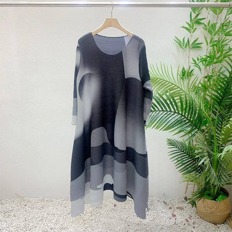 ALSEY Miyake 2025 New Early Spring Fashion Elegant A-line Swing Dress Elegant Women's Clothing High-quality Pleated Print Dress
ALSEY Miyake 2025 New Early Spring Fashion Elegant A-line Swing Dress Elegant Women's Clothing High-quality Pleated Print Dress