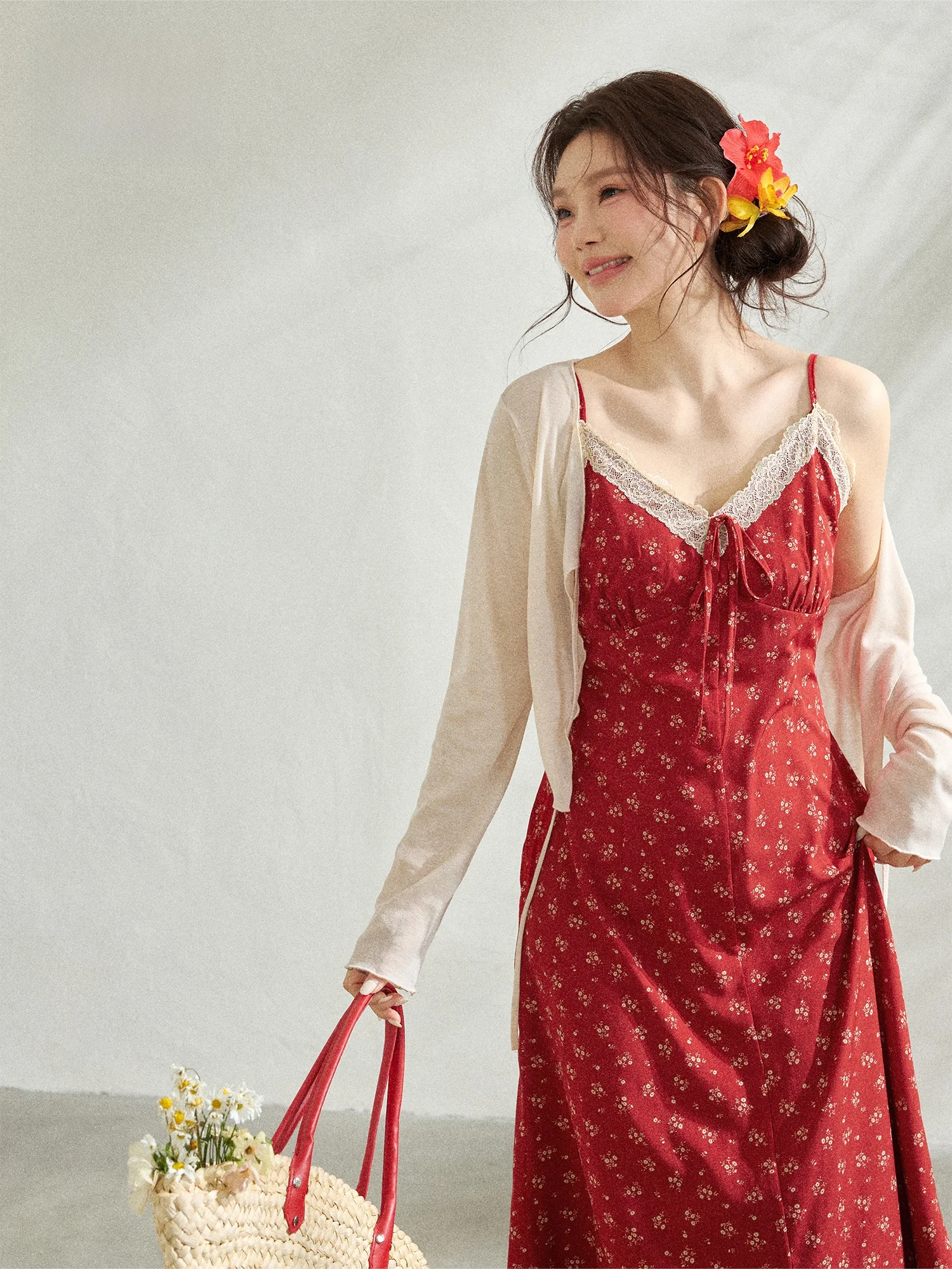 Large Size Floral Print Halter Dress Cardigan Set Beach Vacation Style Belly Covering Slimming Women's Summer Casual Outfit
Large Size Floral Print Halter Dress Cardigan Set Beach Vacation Style Belly Covering Slimming Women's Summer Casual Outfit