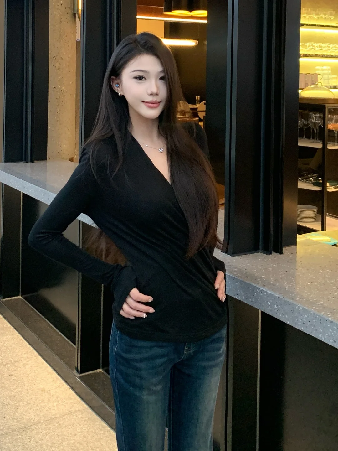 Женская футболка Zhang Xiaohan с длинным рукавом, облегающая, с V-образным вырезом, плиссированной талией, в повседневном стиле, модный весенний топ
Женская футболка Zhang Xiaohan с длинным рукавом, облегающая, с V-образным вырезом, плиссированной талией, в повседневном стиле, модный весенний топ