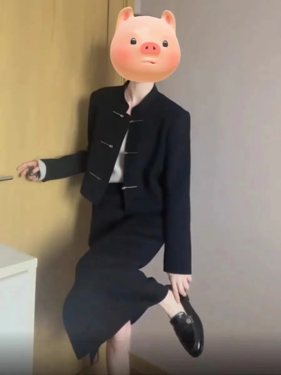 New Chinese Style Black Women's Suit Jacket Skirt 2024 Spring and Autumn Retro National Style Suit Top Long Skirt Two-piece Set
New Chinese Style Black Women's Suit Jacket Skirt 2024 Spring and Autumn Retro National Style Suit Top Long Skirt Two-piece Set