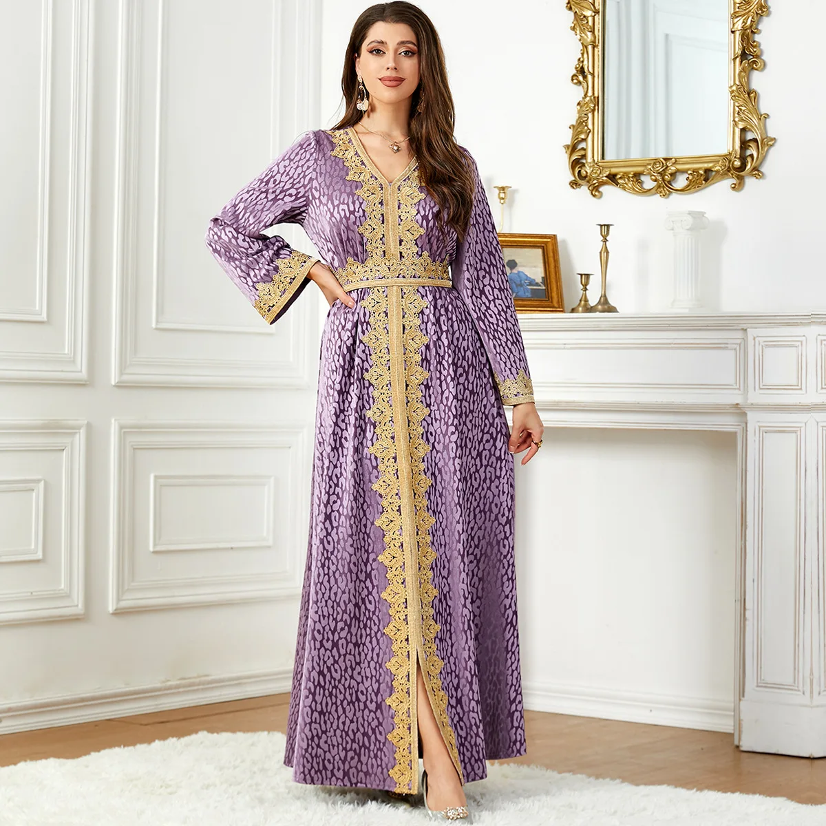 3768 Middle East Cross-border Arabian Clothing Long Dress Autumn and Winter V-Neck Printed Golden Velvet Dress Including Belt
3768 Middle East Cross-border Arabian Clothing Long Dress Autumn and Winter V-Neck Printed Golden Velvet Dress Including Belt