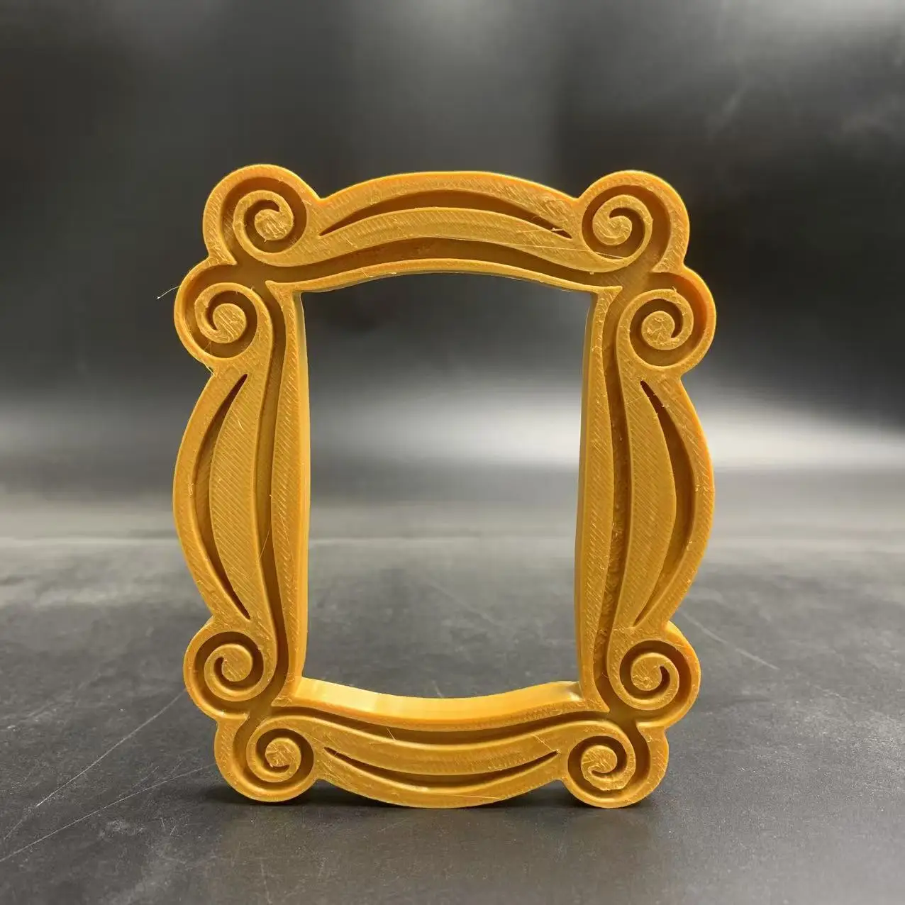 D9 PVC 3D Printed New Photo Frame Golden Frame Wall Decoration American Retro Wall Decoration Home Decor Yellow PVC Photo Frames
D9 PVC 3D Printed New Photo Frame Golden Frame Wall Decoration American Retro Wall Decoration Home Decor Yellow PVC Photo Frames