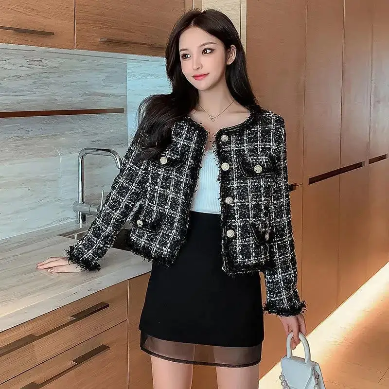 Spring Autumn Women's Fashion Outwear Korean Version of Small Fragrant Wind Short Jacket Lady Leisure Round Neck Design Outcoat
Spring Autumn Women's Fashion Outwear Korean Version of Small Fragrant Wind Short Jacket Lady Leisure Round Neck Design Outcoat