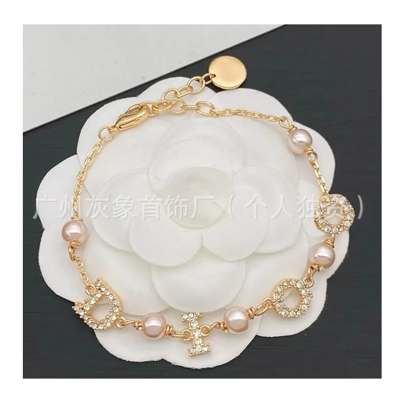 New High-version Diamond-encrusted Pearl Bracelet Women's High-end Light Luxury Bracelet
New High-version Diamond-encrusted Pearl Bracelet Women's High-end Light Luxury Bracelet
