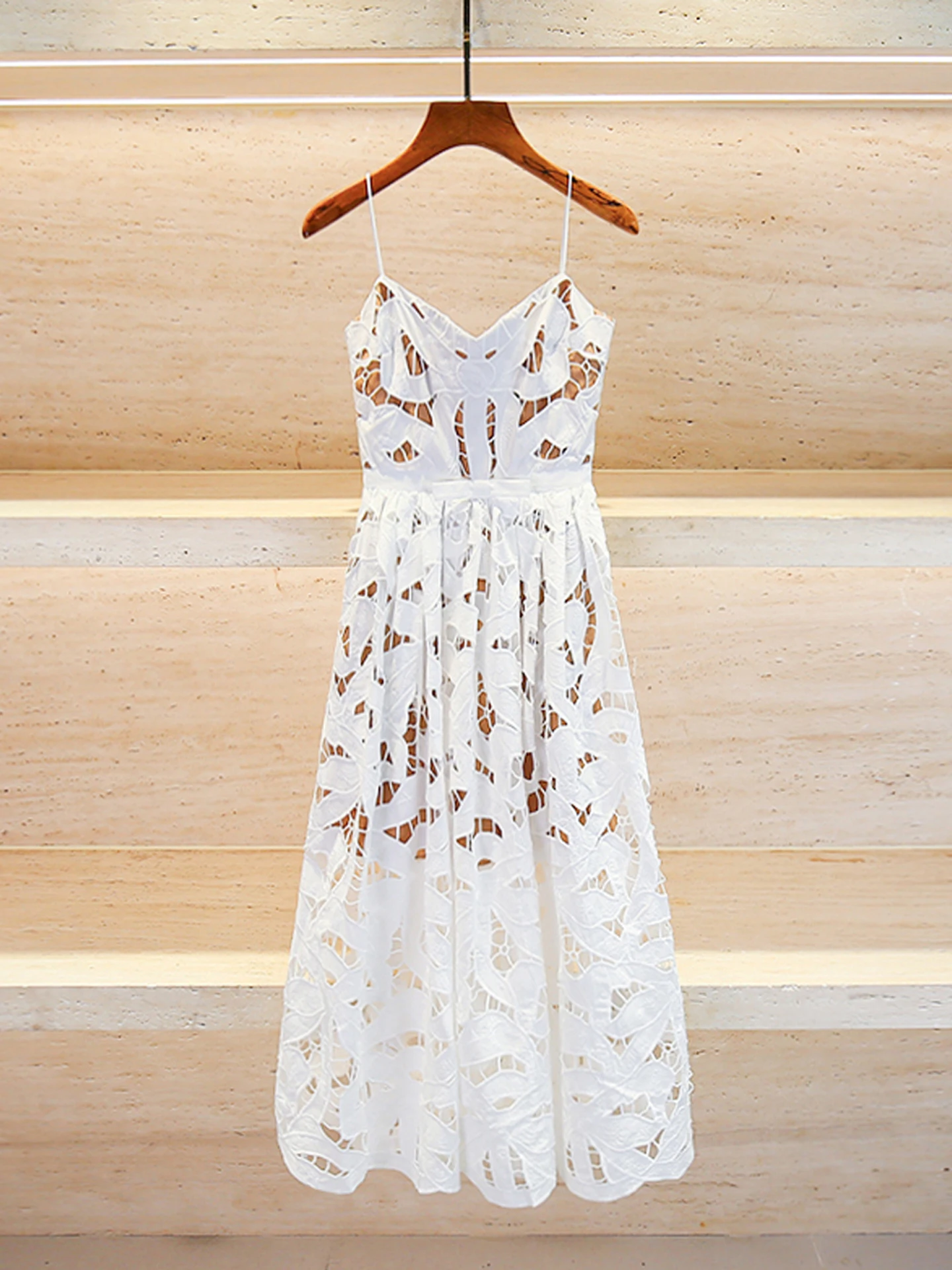 Женское длинное платье Ele с кружевом и завязками, с завышенной талией, для повседневной носки, весна-лето-осень, силуэт А-линия
Женское длинное платье Ele с кружевом и завязками, с завышенной талией, для повседневной носки, весна-лето-осень, силуэт А-линия