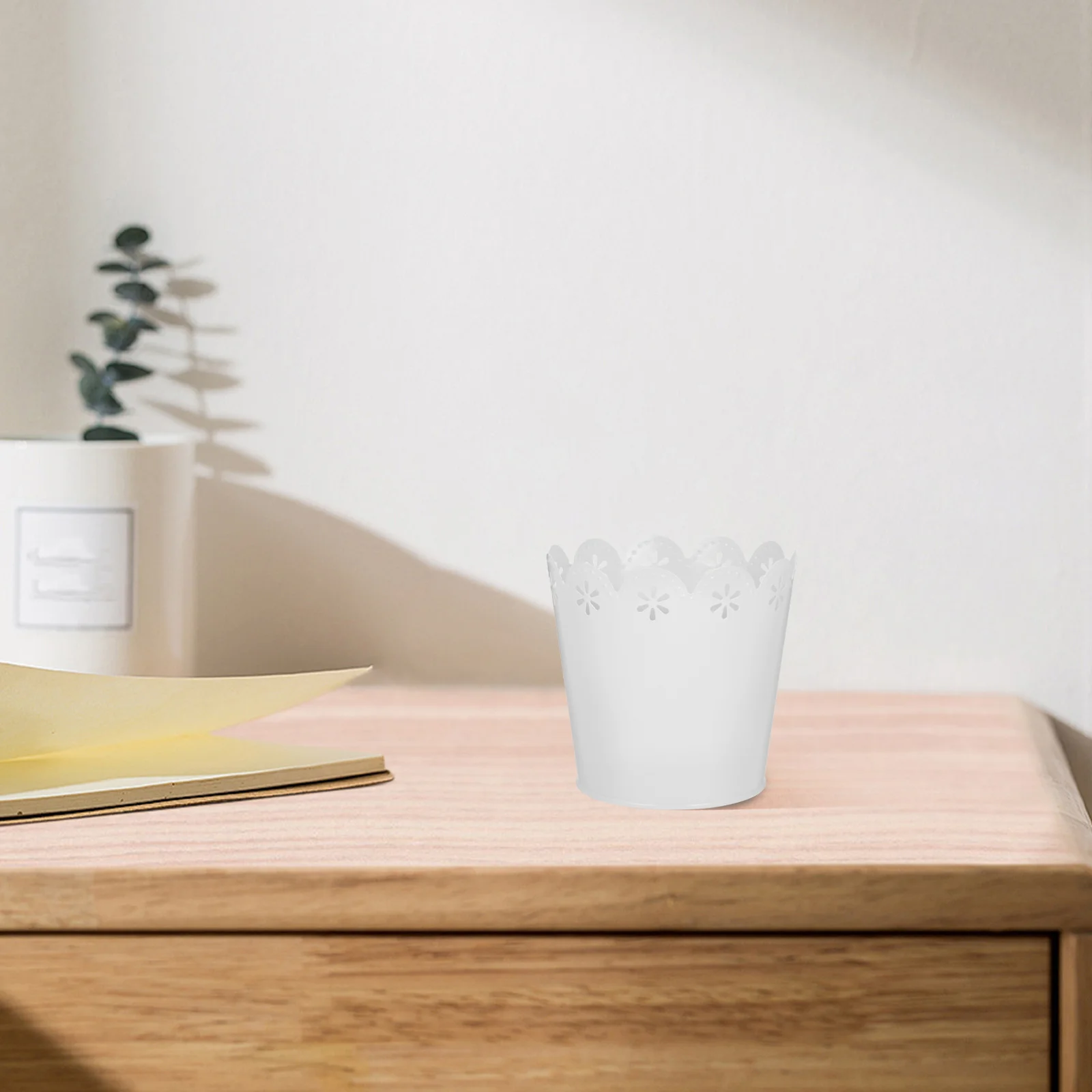 Compact Stylish Lace Design Iron Desk Trash Can Small Wastebasket Multiuse Tabletop Garbage Container for Makeup Brushes
Compact Stylish Lace Design Iron Desk Trash Can Small Wastebasket Multiuse Tabletop Garbage Container for Makeup Brushes