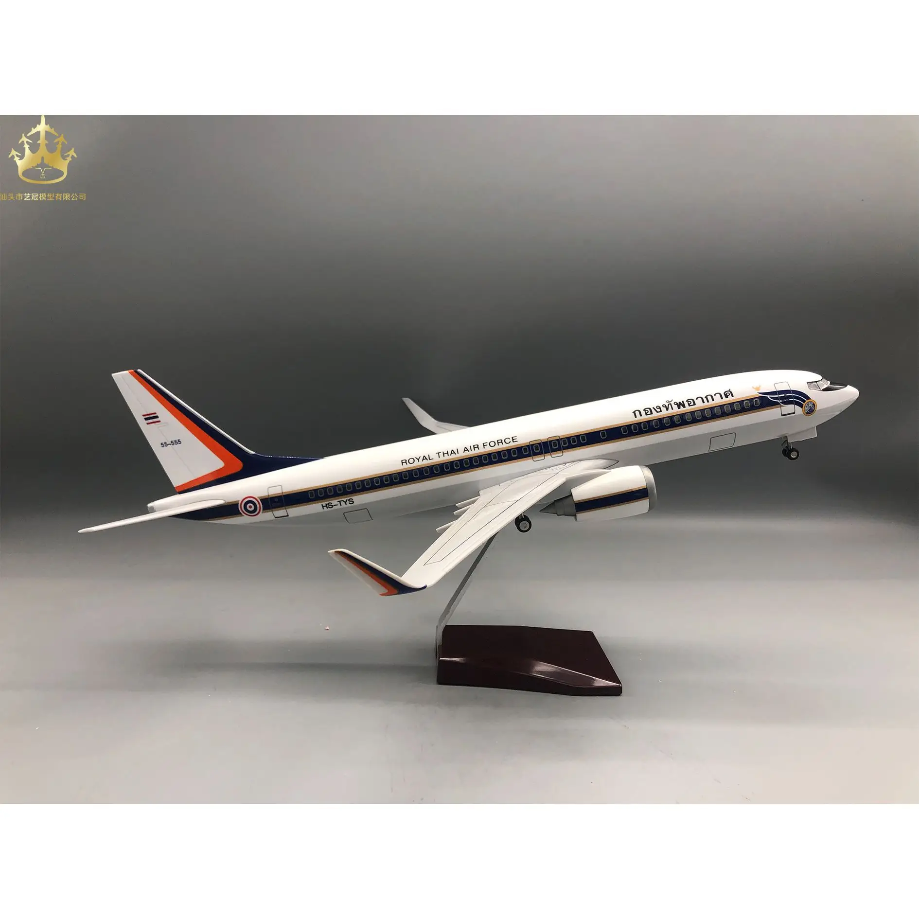 Royal Thai Presidential Boeing 737 Airplane Model 47cm Simulated Static Aircraft With Lights And Wheels For Collection Display
Royal Thai Presidential Boeing 737 Airplane Model 47cm Simulated Static Aircraft With Lights And Wheels For Collection Display