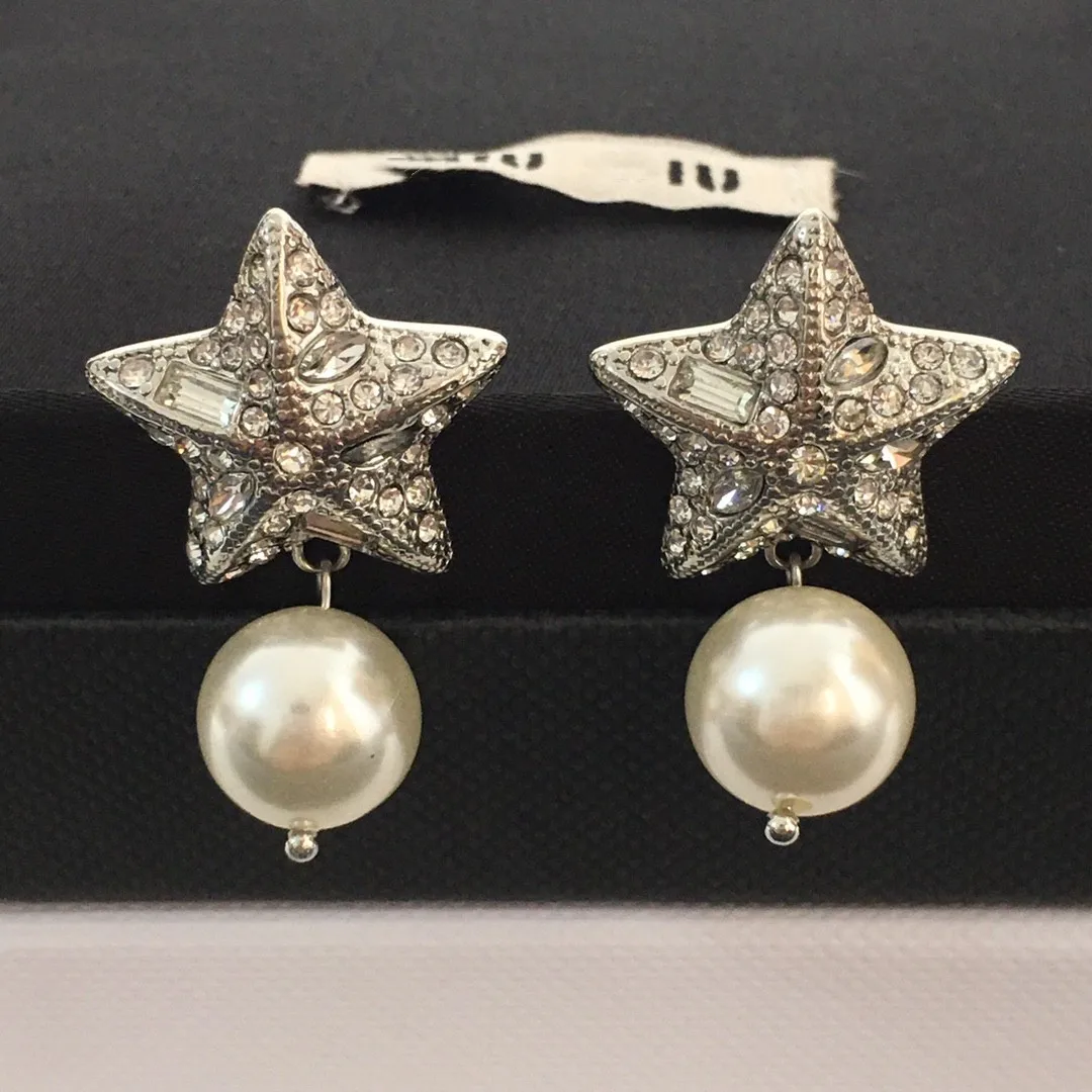 New Pentagram Pearl Earrings And Star Shaped Earrings With A High-end Feel And Temperament. Ins Fashionable Earrings
New Pentagram Pearl Earrings And Star Shaped Earrings With A High-end Feel And Temperament. Ins Fashionable Earrings