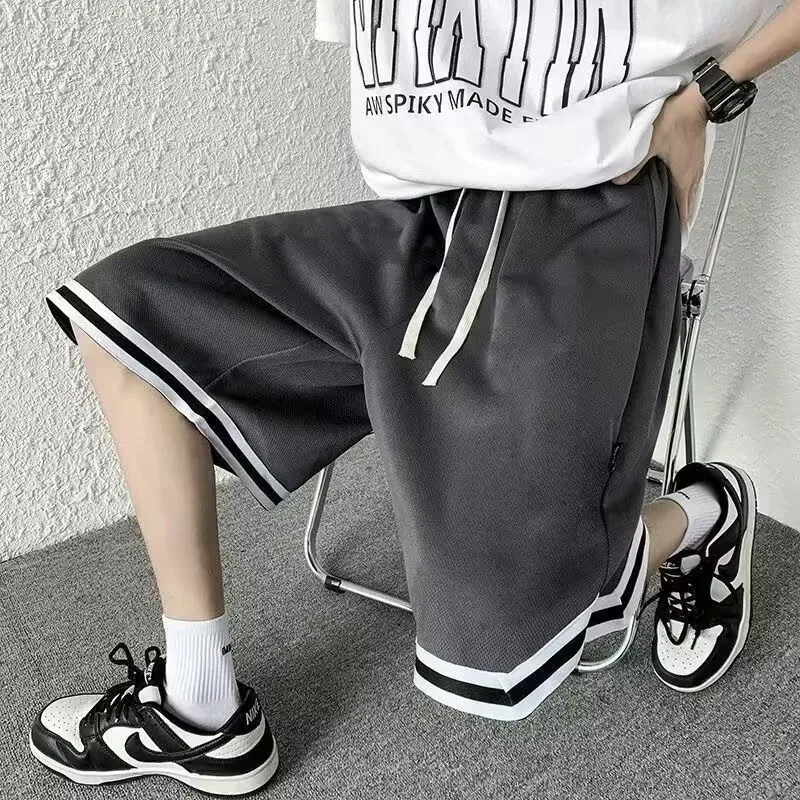 Летние быстросохнущие шорты из тонкой шелковой сетки для мужчин, модный и свободный крой, подходят для бега и повседневного спорта, укороченная сковорода.
Летние быстросохнущие шорты из тонкой шелковой сетки для мужчин, модный и свободный крой, подходят для бега и повседневного спорта, укороченная сковорода.