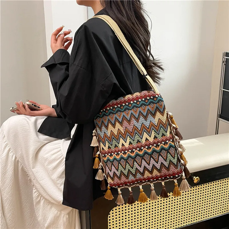 Wave Pattern Design Crossbody Bag for Women New Large Capacity Canvas Shoulder Bag Versatile College Students Dumplings Bag 2025
Wave Pattern Design Crossbody Bag for Women New Large Capacity Canvas Shoulder Bag Versatile College Students Dumplings Bag 2025
