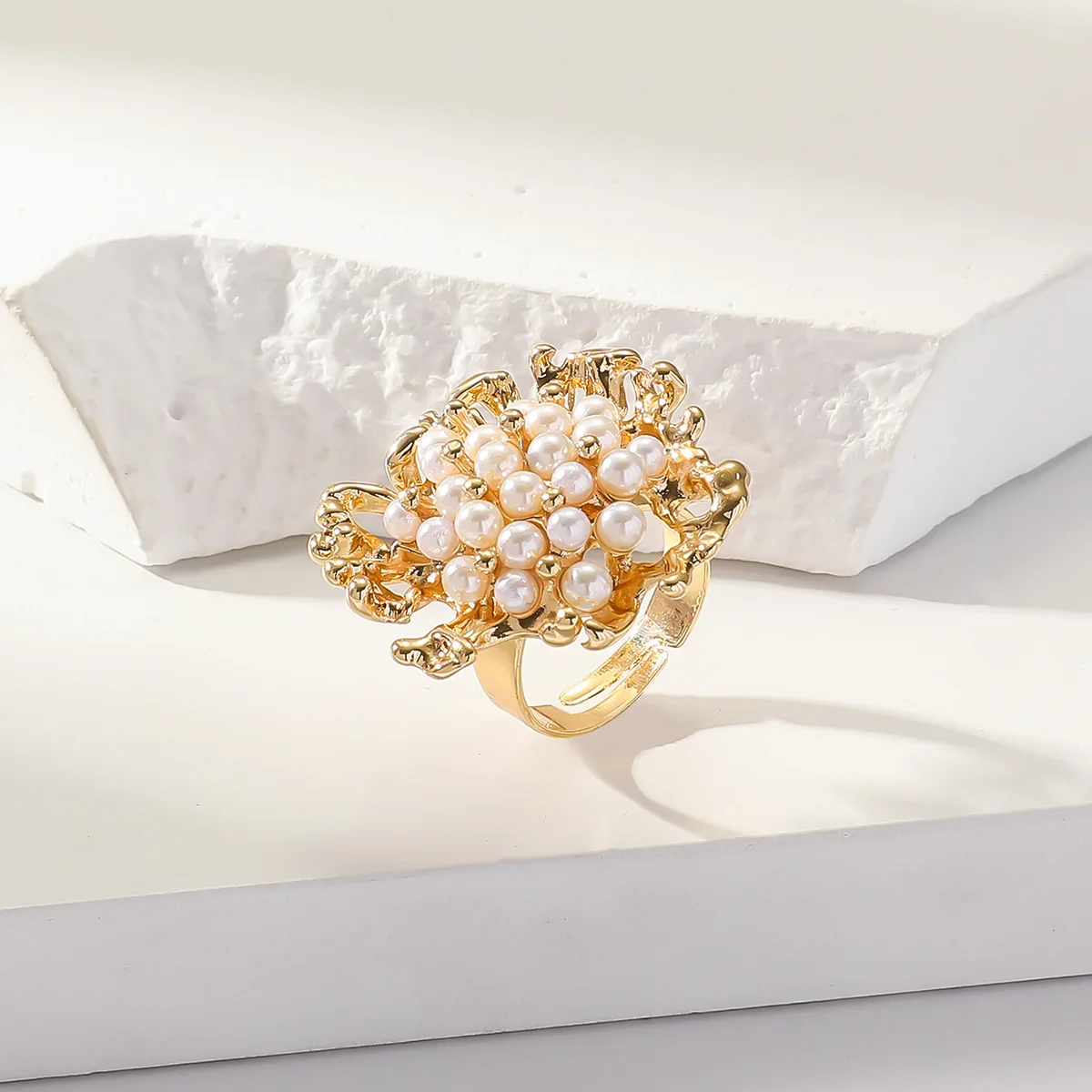 Romantic Rose Flower Pearl Ring for Women Exaggerated Vintage Sle Ele Aosphere Faion Jewelry Accories
Romantic Rose Flower Pearl Ring for Women Exaggerated Vintage Sle Ele Aosphere Faion Jewelry Accories