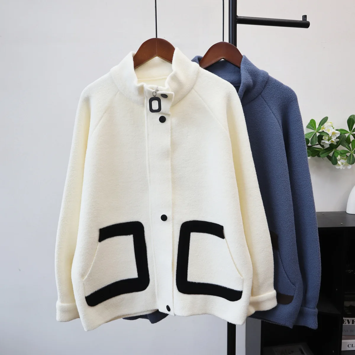 Women Knitted Cardigan Sweaters Color Blocked Jumpers Stand Collar Long Sleeves Zipper Loose Elegant Casual Autumn Winter 2025
Women Knitted Cardigan Sweaters Color Blocked Jumpers Stand Collar Long Sleeves Zipper Loose Elegant Casual Autumn Winter 2025