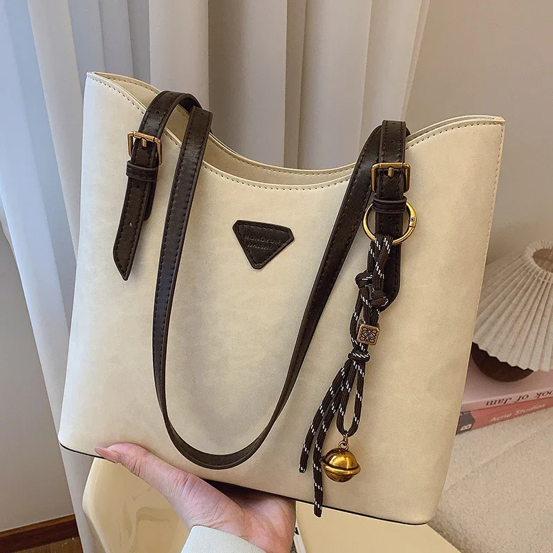 2025 Fall/Winter New Vintage-Inspired Women's Big Tote - Casual Minimalist Commute-Ready Versatile Shoulder Bag
2025 Fall/Winter New Vintage-Inspired Women's Big Tote - Casual Minimalist Commute-Ready Versatile Shoulder Bag