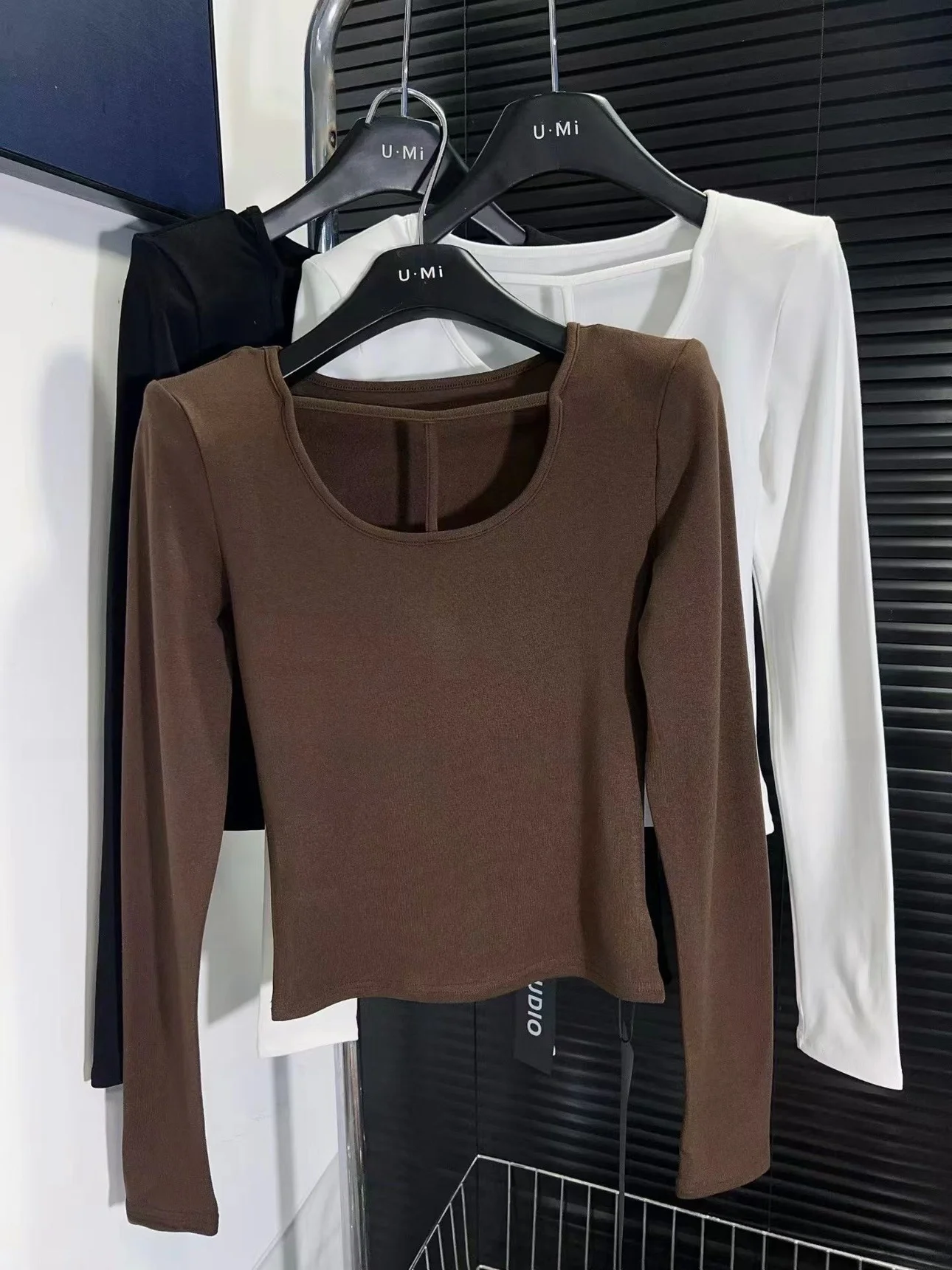 Корейская футболка Sle Long Sve, женская облегающая футболка с полым вырезом, мягкий удобный хлопковый топ Thiened Winter Faion
Корейская футболка Sle Long Sve, женская облегающая футболка с полым вырезом, мягкий удобный хлопковый топ Thiened Winter Faion