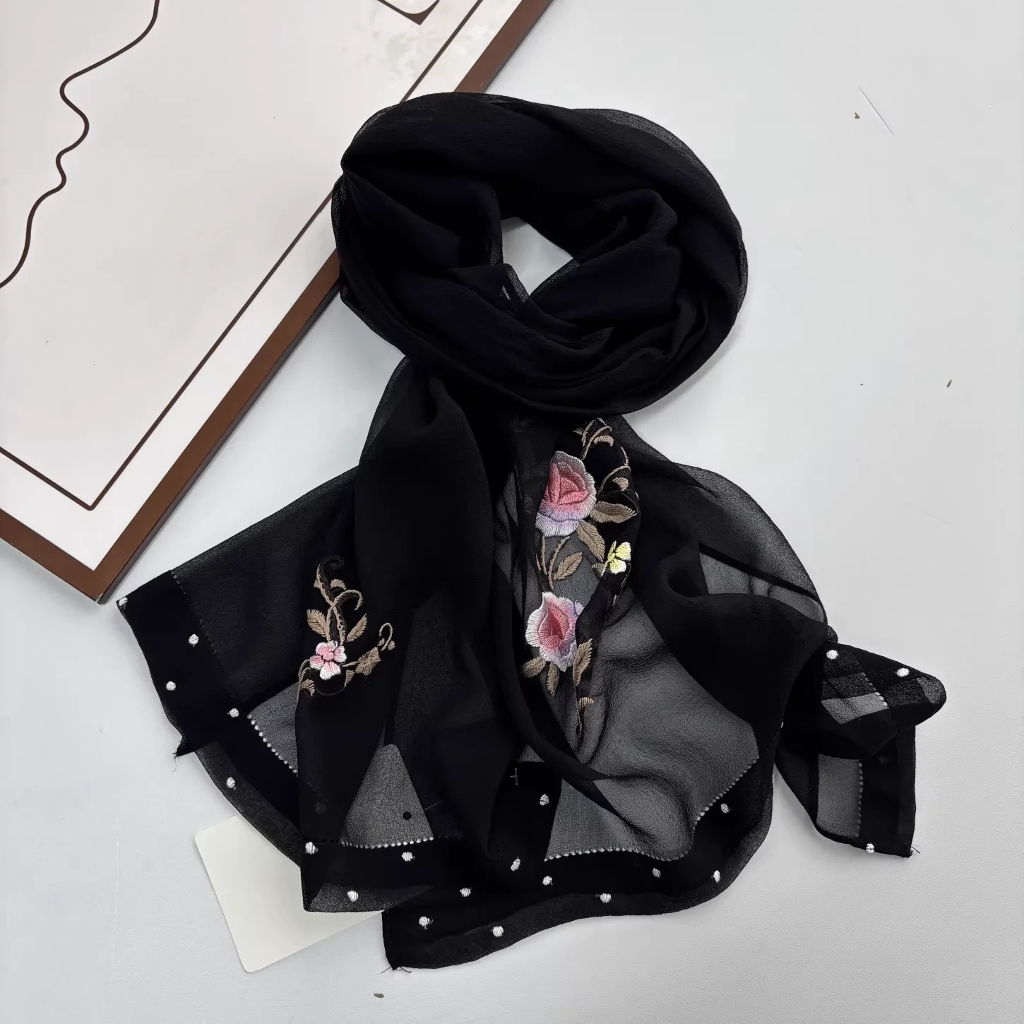100% Silk shawl for women spring summer vintage floral embroidered neck scarves woman chic neckerchief ladies muffler
100% Silk shawl for women spring summer vintage floral embroidered neck scarves woman chic neckerchief ladies muffler
