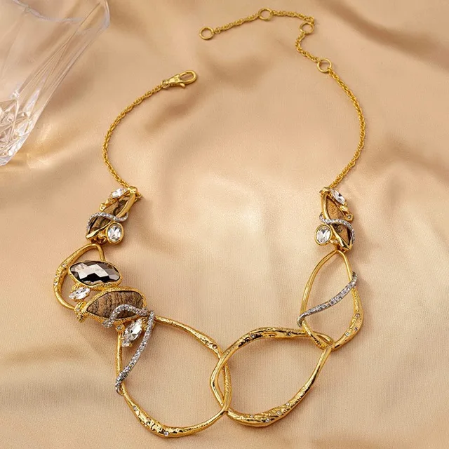Original design copper metal full rhinestone two-color large gem necklace
Original design copper metal full rhinestone two-color large gem necklace
