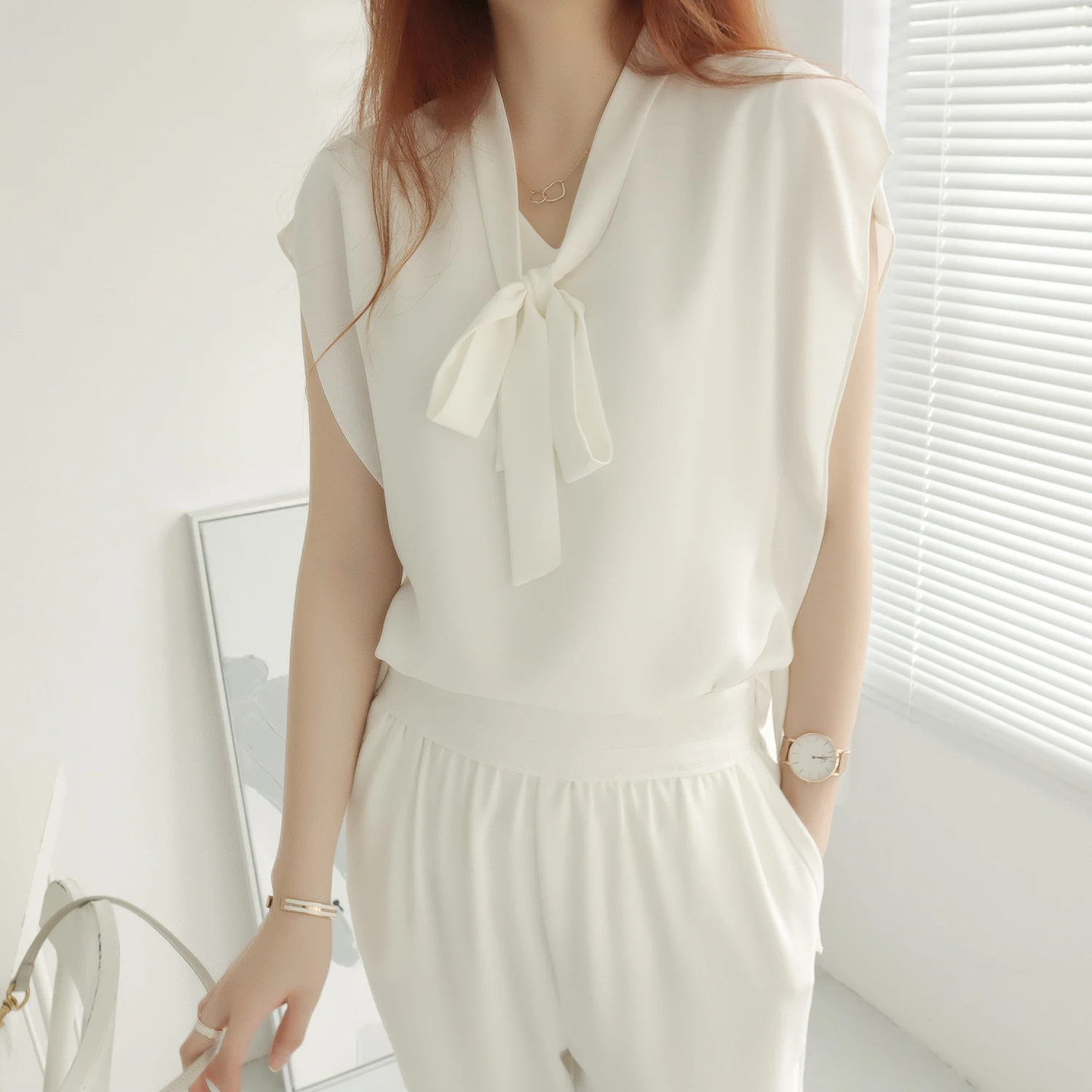 Versatile V-Ne Slit Chiffon ort Sve Top Korean Sle Commute Wind Single Piece Pure Color Busin Casual Women's irt
Versatile V-Ne Slit Chiffon ort Sve Top Korean Sle Commute Wind Single Piece Pure Color Busin Casual Women's irt