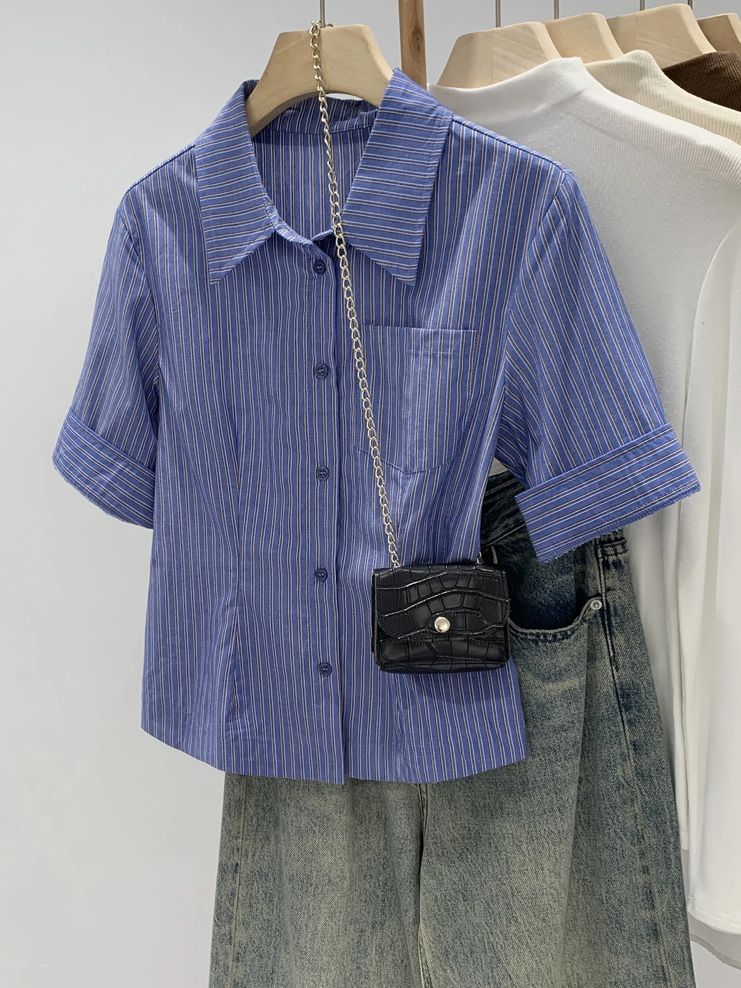 Blue Striped Short Sleeve Shirt Women's Summer New Style College Style Korean Fashion Design Turn-down Collar Top
Blue Striped Short Sleeve Shirt Women's Summer New Style College Style Korean Fashion Design Turn-down Collar Top