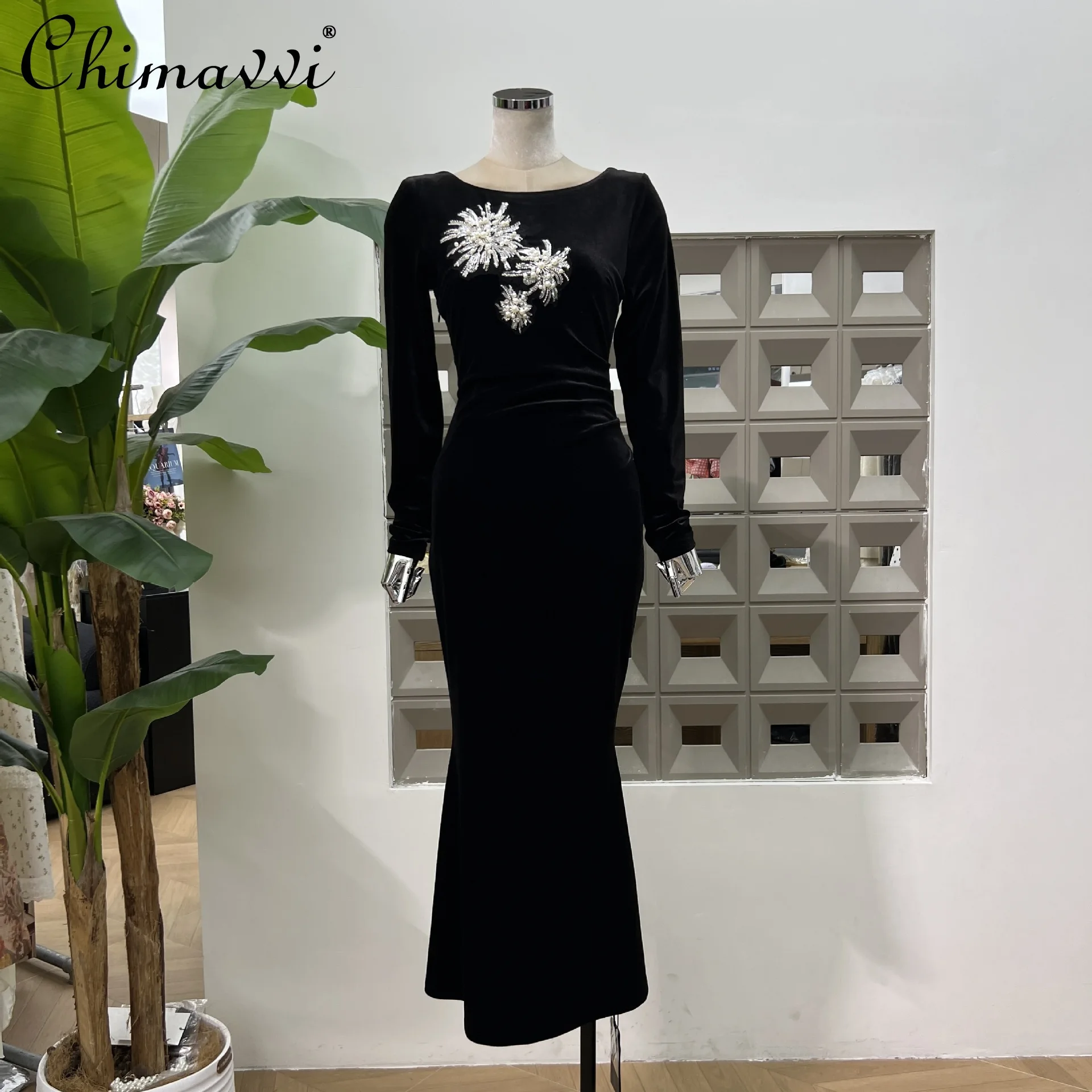 Осеннее элегантное светское вечернее платье 2025 года с круглым вырезом и длинными рукавами, расшитое бисером, 3D цветочное бархатное облегающее длинное платье «рыбий хвост» для женщин
Осеннее элегантное светское вечернее платье 2025 года с круглым вырезом и длинными рукавами, расшитое бисером, 3D цветочное бархатное облегающее длинное платье «рыбий хвост» для женщин