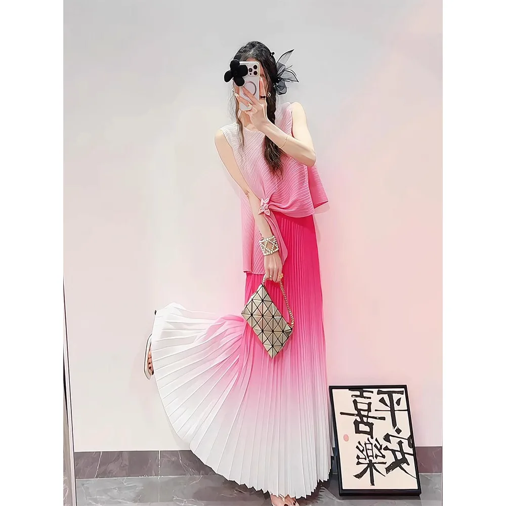 Gradient Colour Sleeveless Vest Top Half-body Skirt Two-piece Miyake 2025 Summer New Fashion Casual Hundred Women's Suit ALSEY
Gradient Colour Sleeveless Vest Top Half-body Skirt Two-piece Miyake 2025 Summer New Fashion Casual Hundred Women's Suit ALSEY